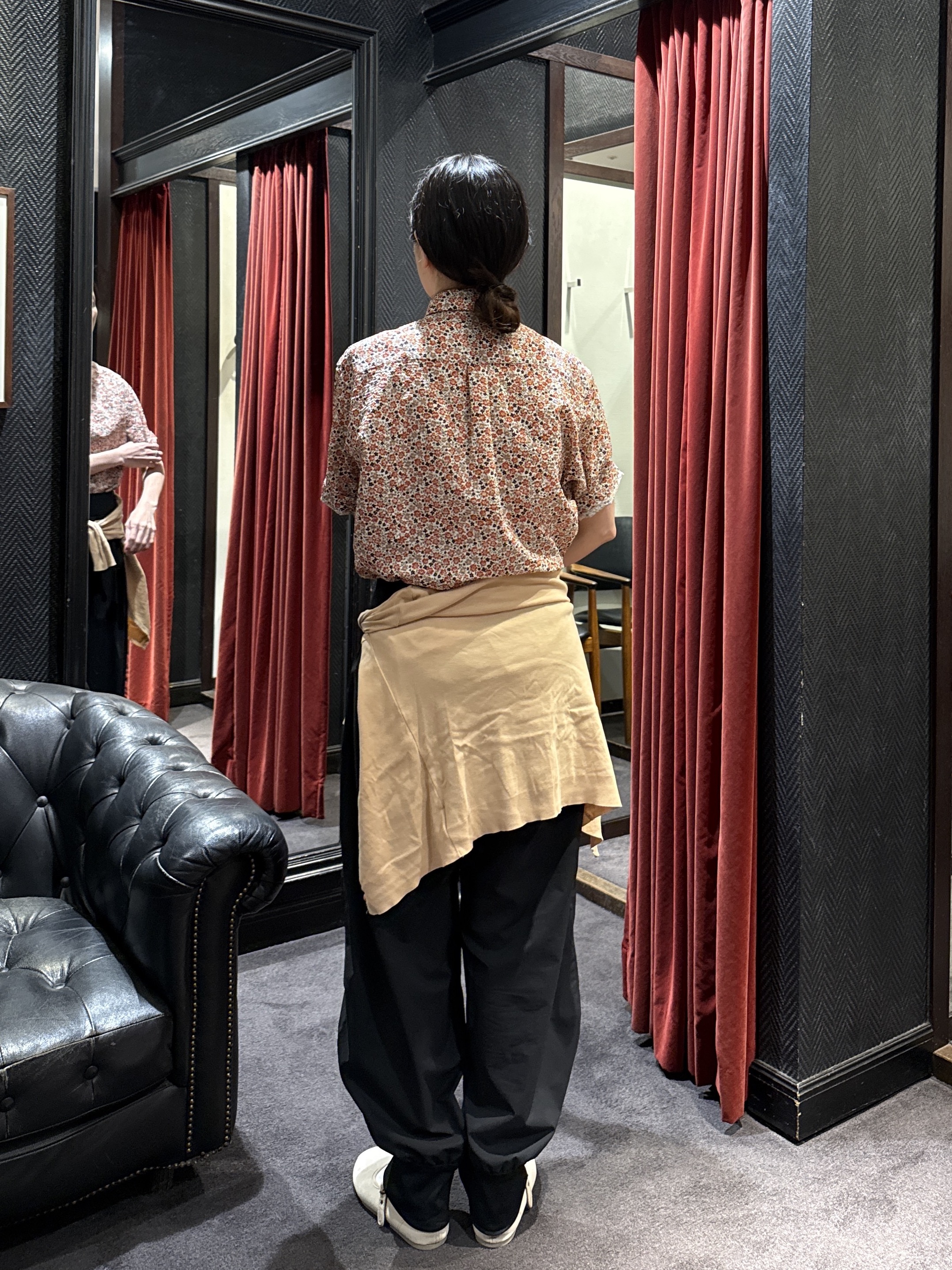 神野（jinno）さんの「TAKEO KIKUCHI｜リップル小花シャツ」を使ったコーディネート