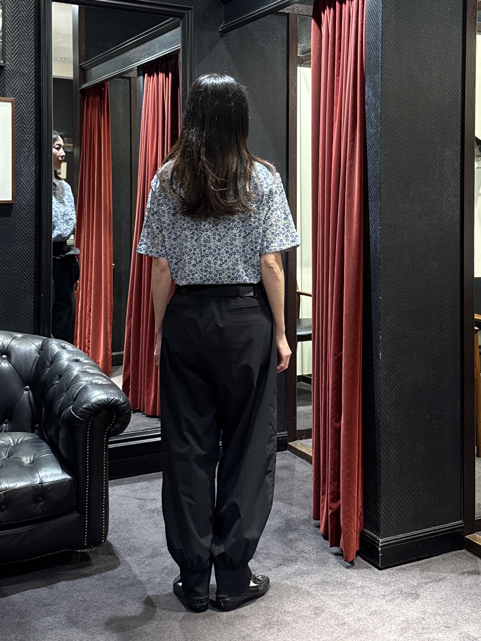 神野（jinno）さんの「TAKEO KIKUCHI｜リップル小花シャツ」を使ったコーディネート