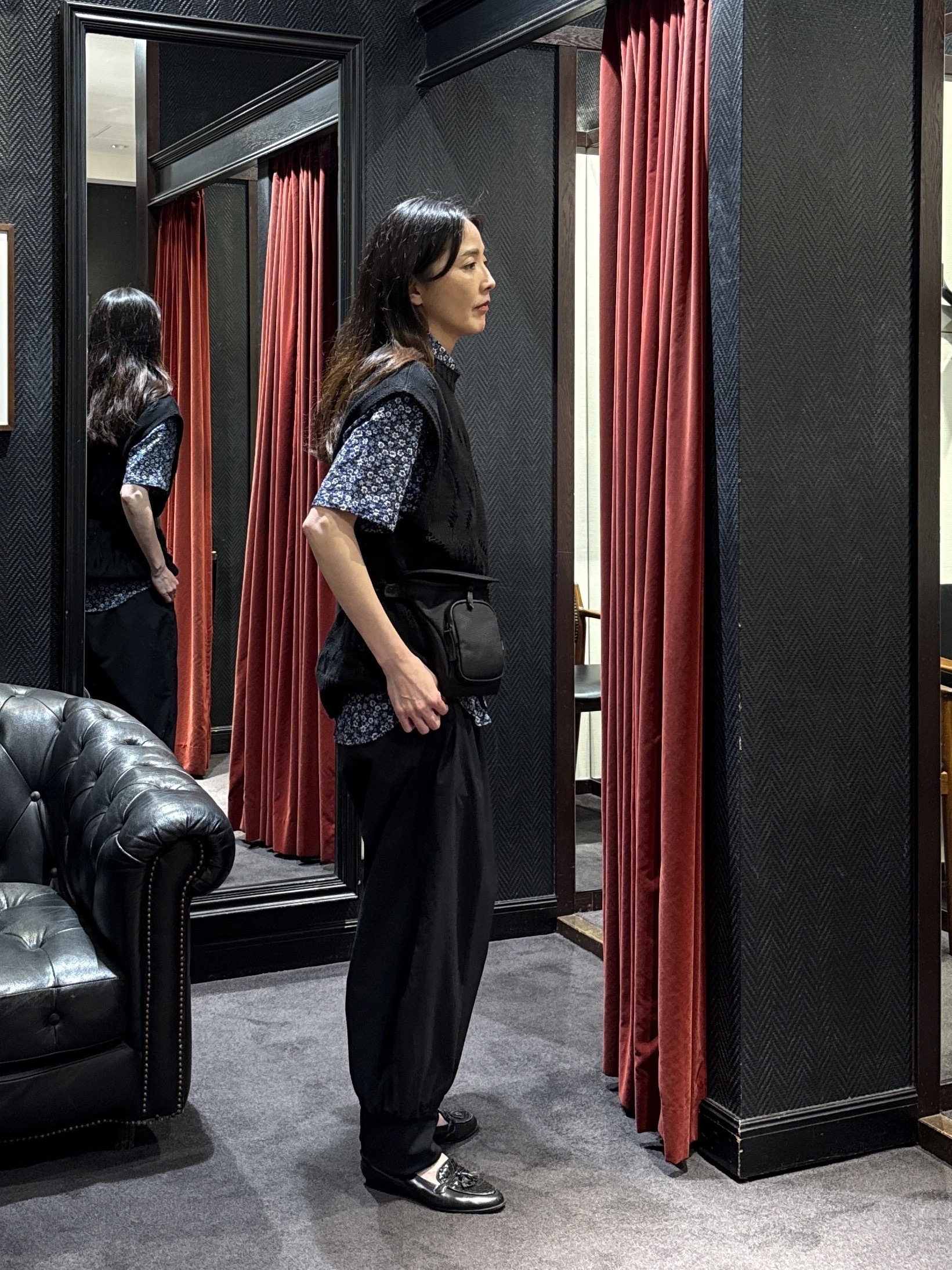 神野（jinno）さんの「TAKEO KIKUCHI｜リップル小花シャツ」を使ったコーディネート