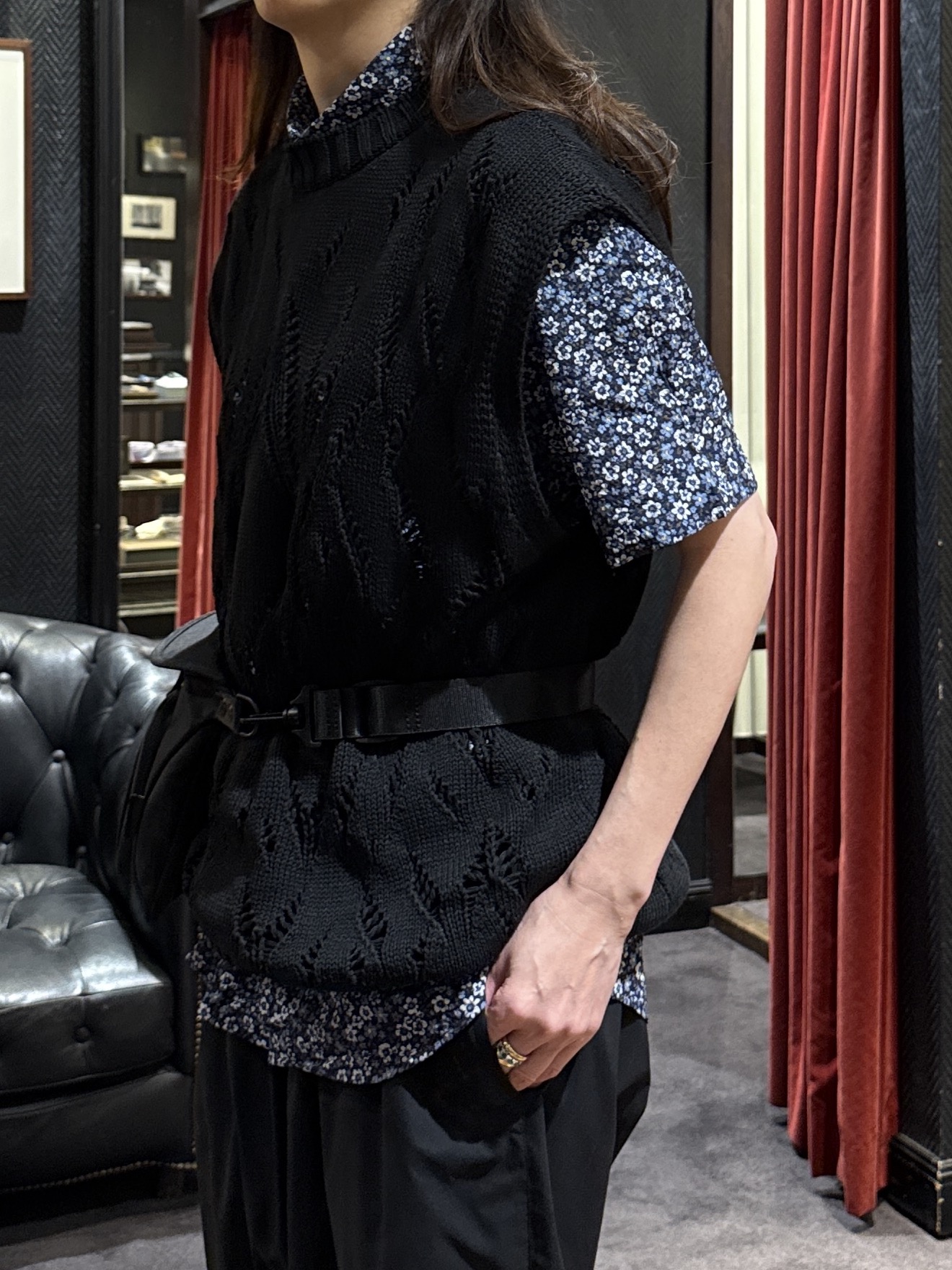 神野（jinno）さんの「TAKEO KIKUCHI｜リップル小花シャツ」を使ったコーディネート