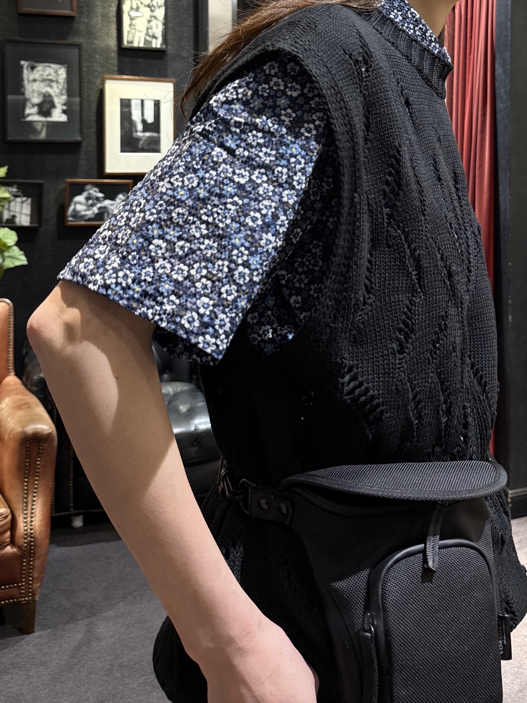 神野（jinno）さんの「TAKEO KIKUCHI｜リップル小花シャツ」を使ったコーディネート