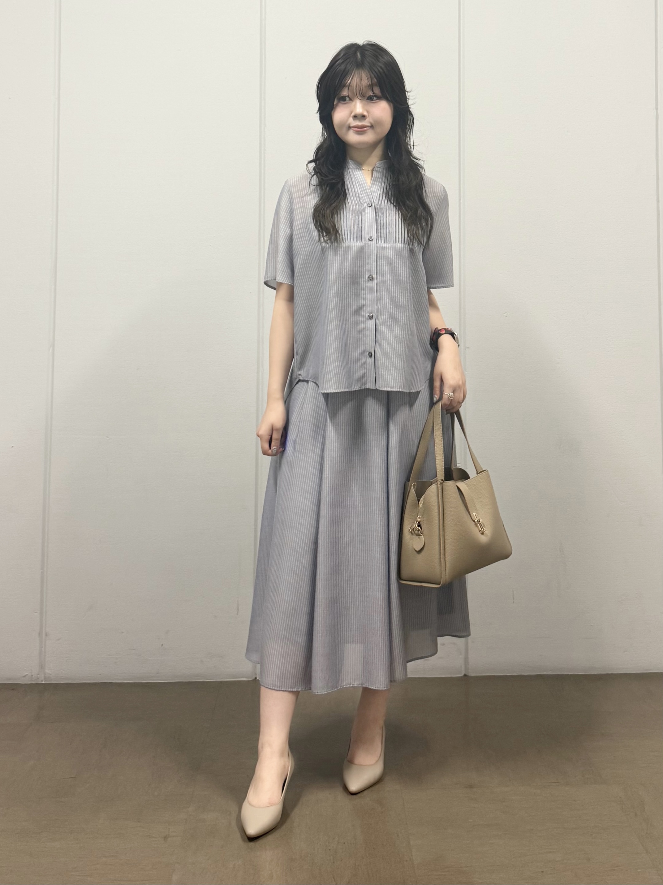 mizukiさんの「INDIVI｜【接触冷感/洗える】シアーシャンブレーピンタックブラウス」を使ったコーディネート