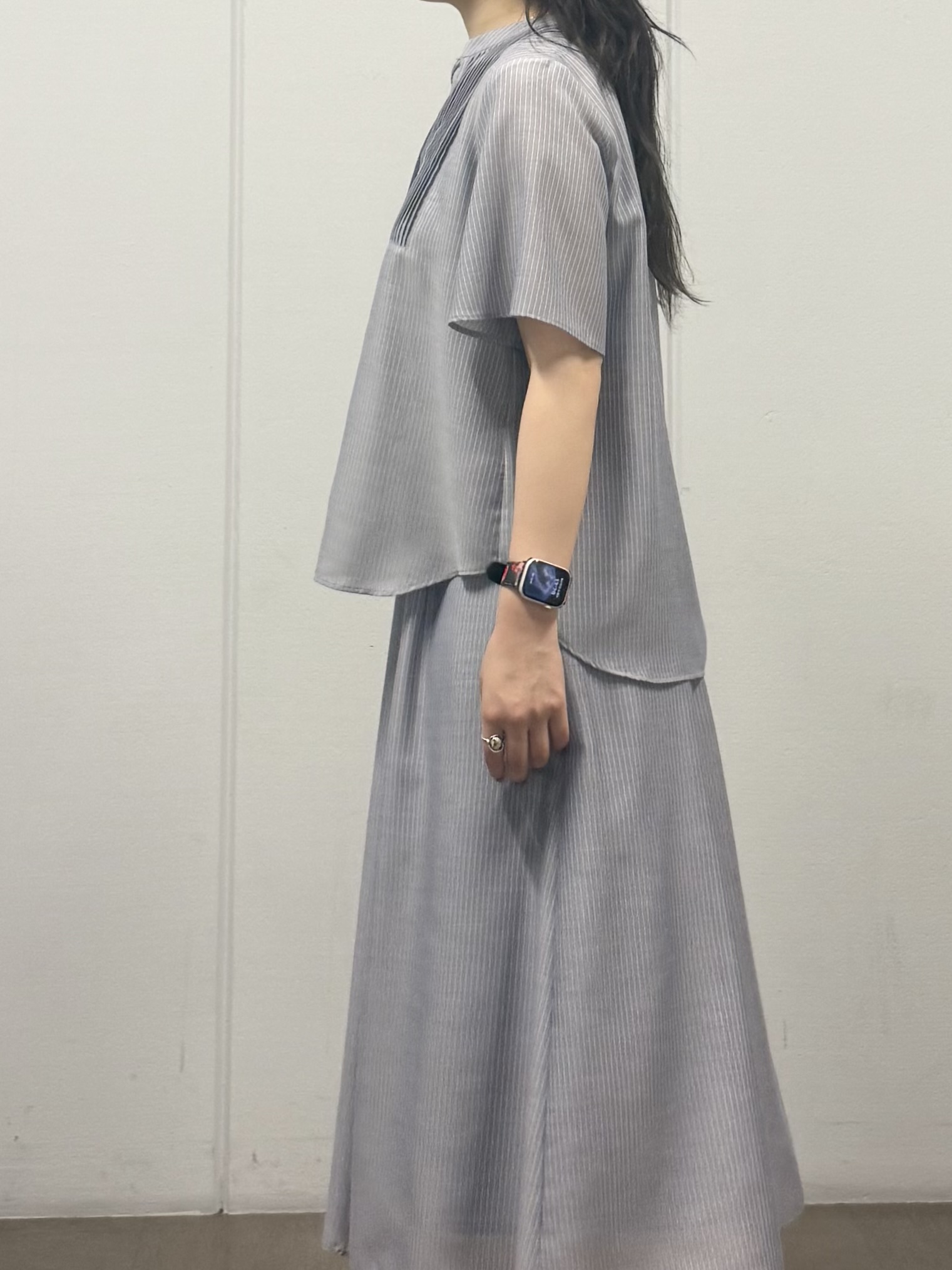 mizukiさんの「INDIVI｜【接触冷感/洗える】シアーシャンブレーピンタックブラウス」を使ったコーディネート