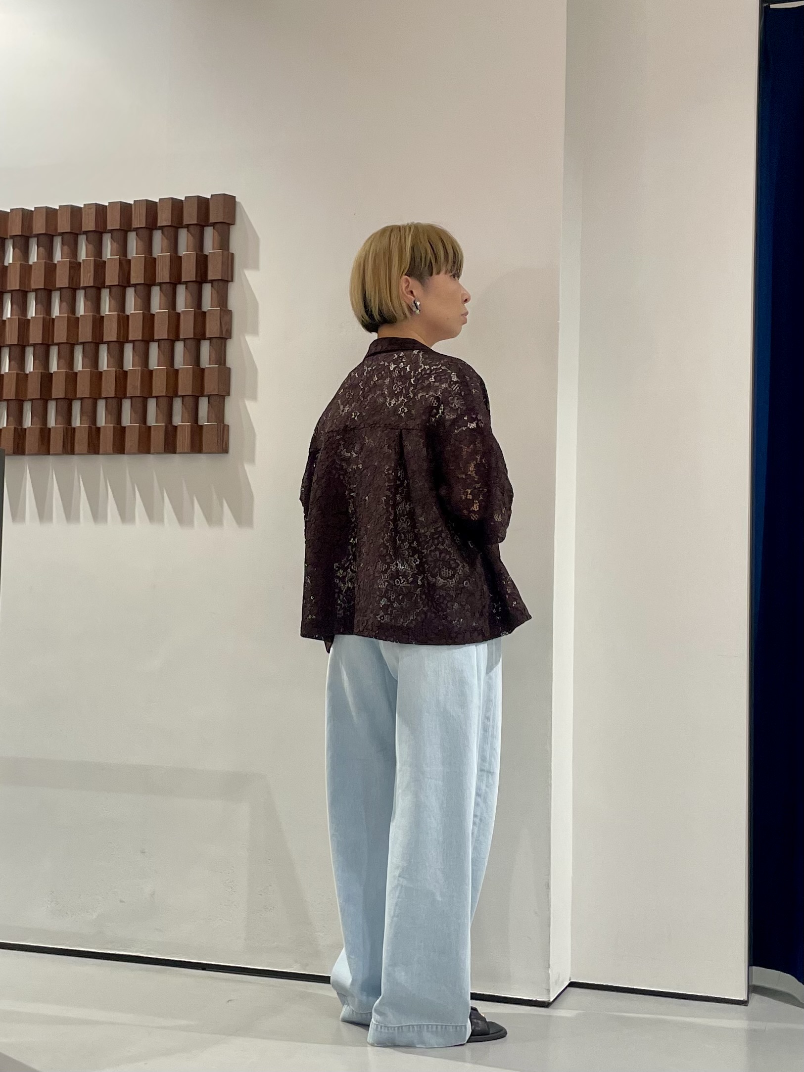 KOUさんの「INDIVI｜3DプリントロゴTシャツ」を使ったコーディネート