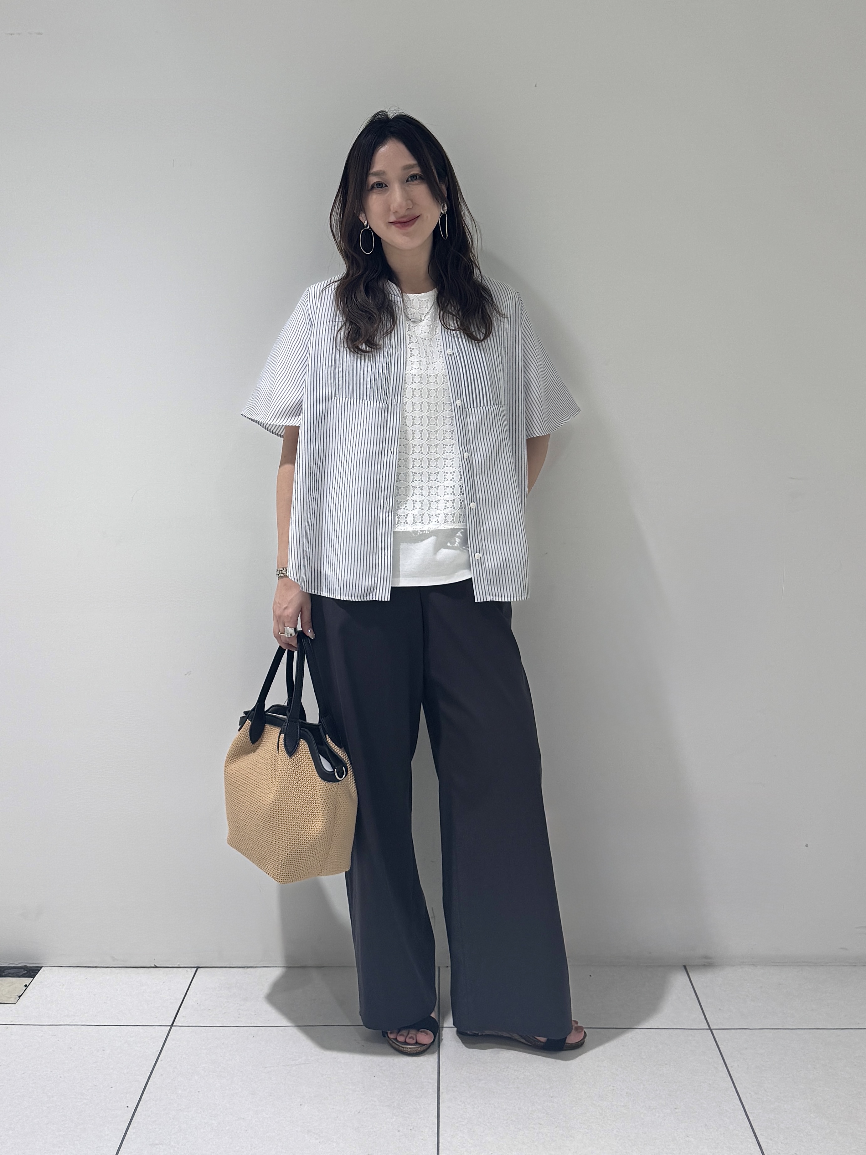 そんさんの「INDIVI｜【接触冷感/洗える】シアーシャンブレーピンタックブラウス」を使ったコーディネート