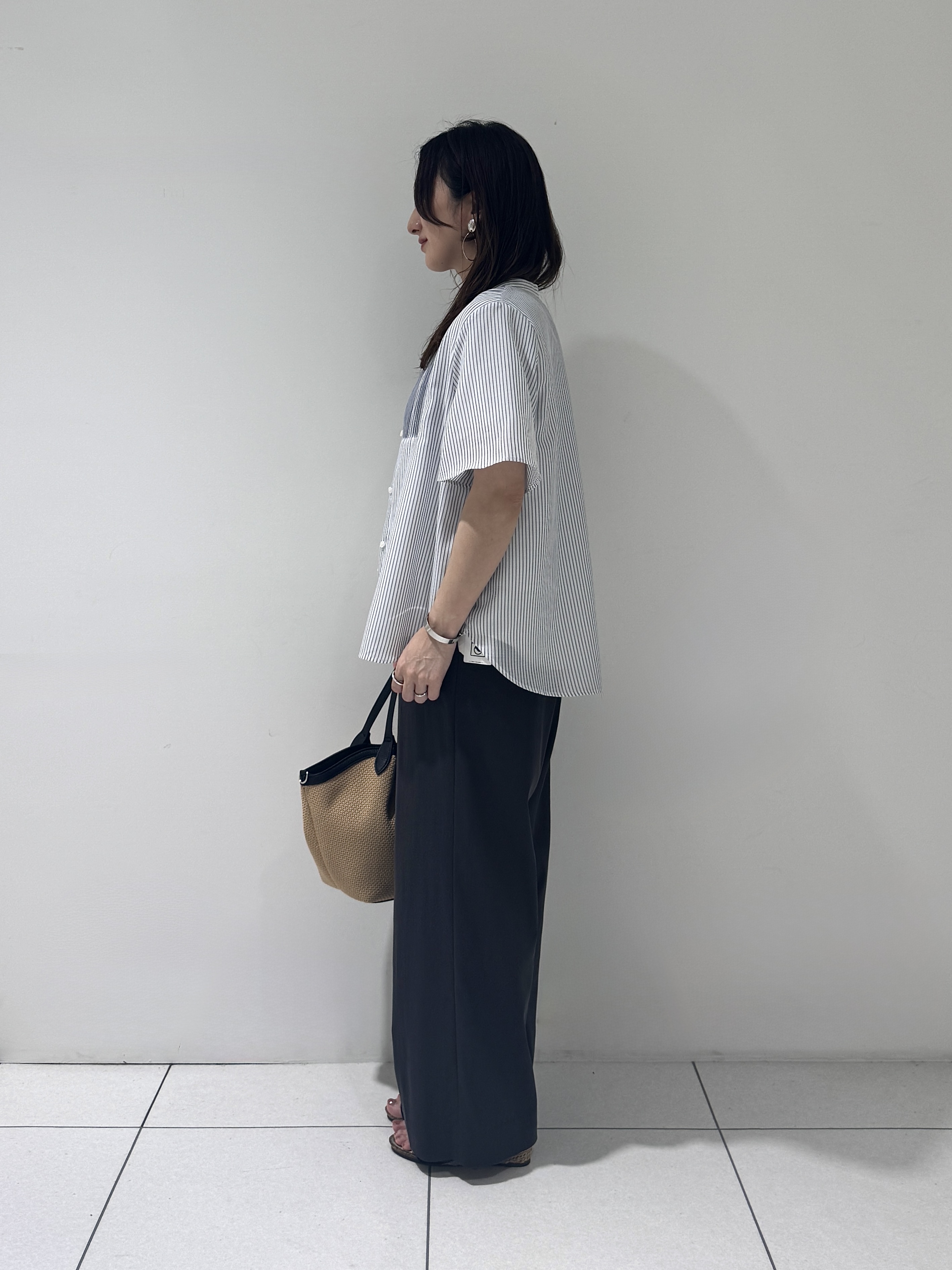 そんさんの「INDIVI｜【接触冷感/洗える】シアーシャンブレーピンタックブラウス」を使ったコーディネート