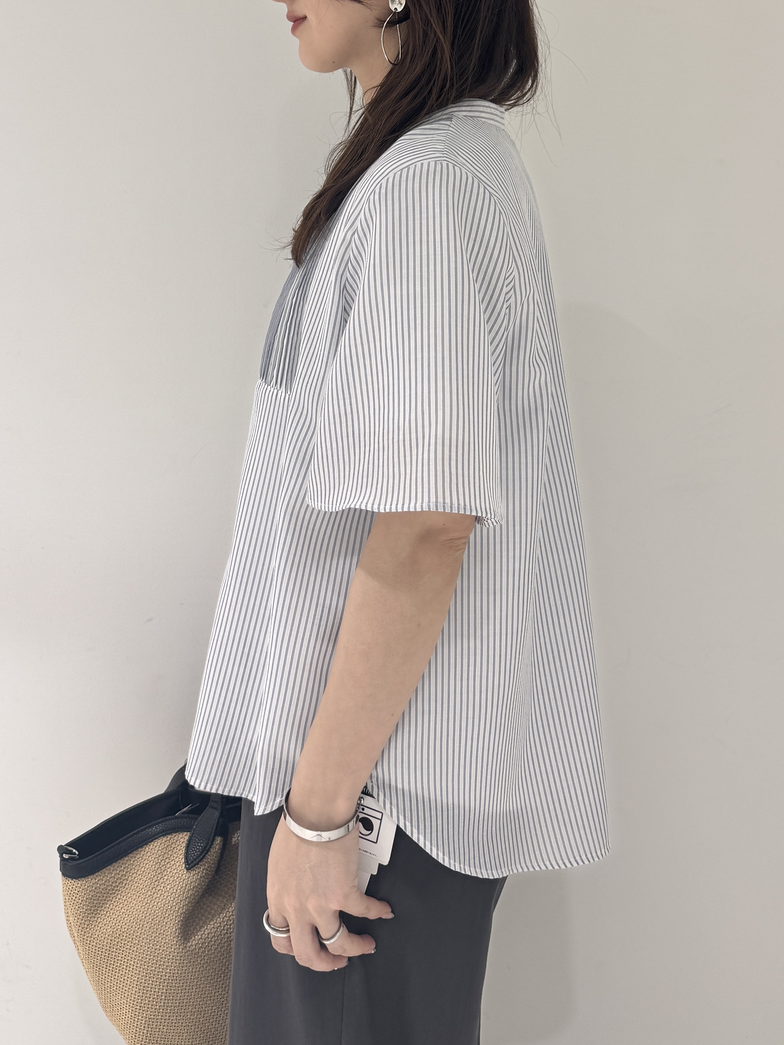 そんさんの「INDIVI｜【接触冷感/洗える】シアーシャンブレーピンタックブラウス」を使ったコーディネート