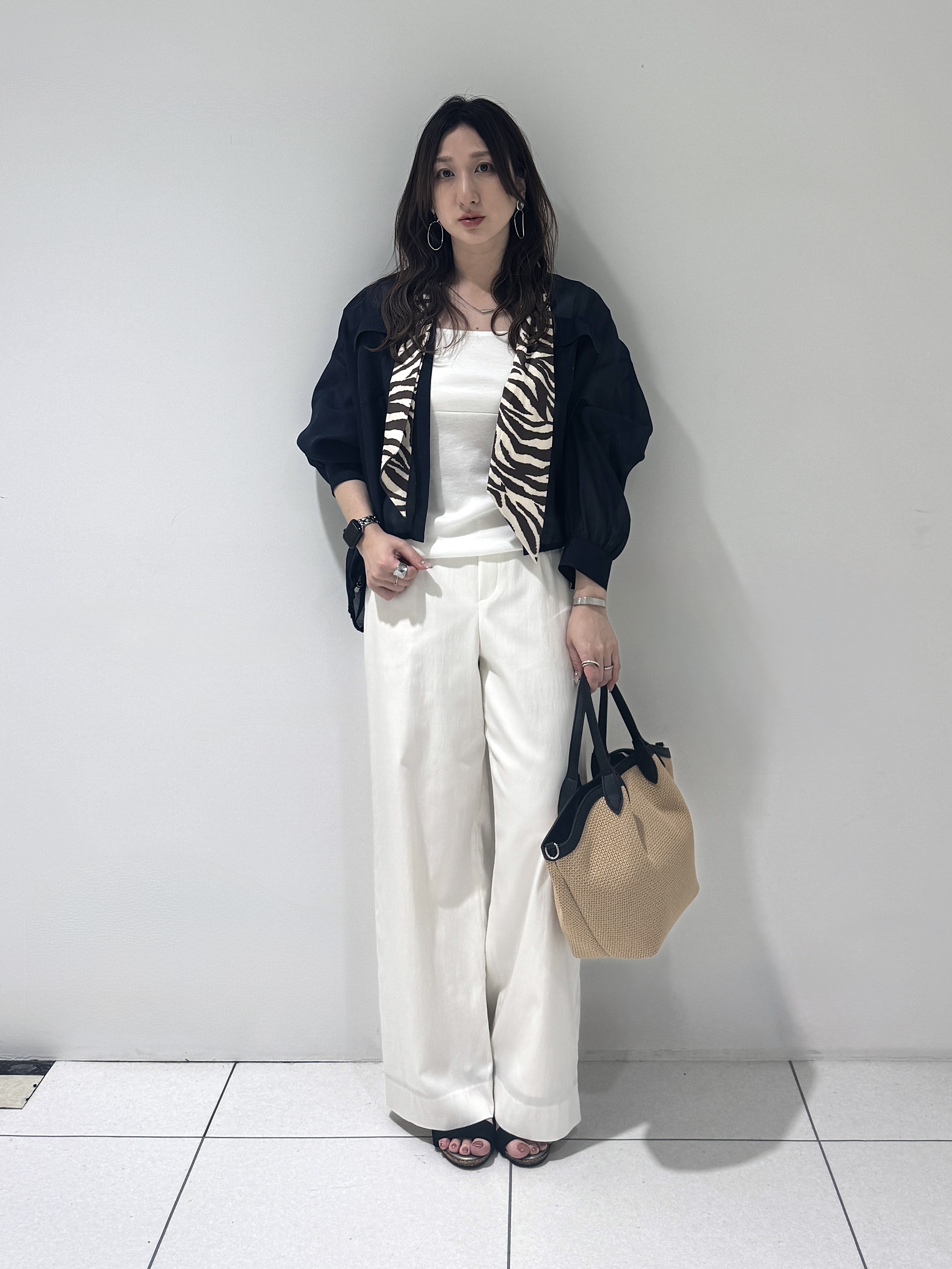 そんさんの「INDIVI｜【トレンド／2WAY】裾ドロスト付きシアーブラウスブルゾン」を使ったコーディネート