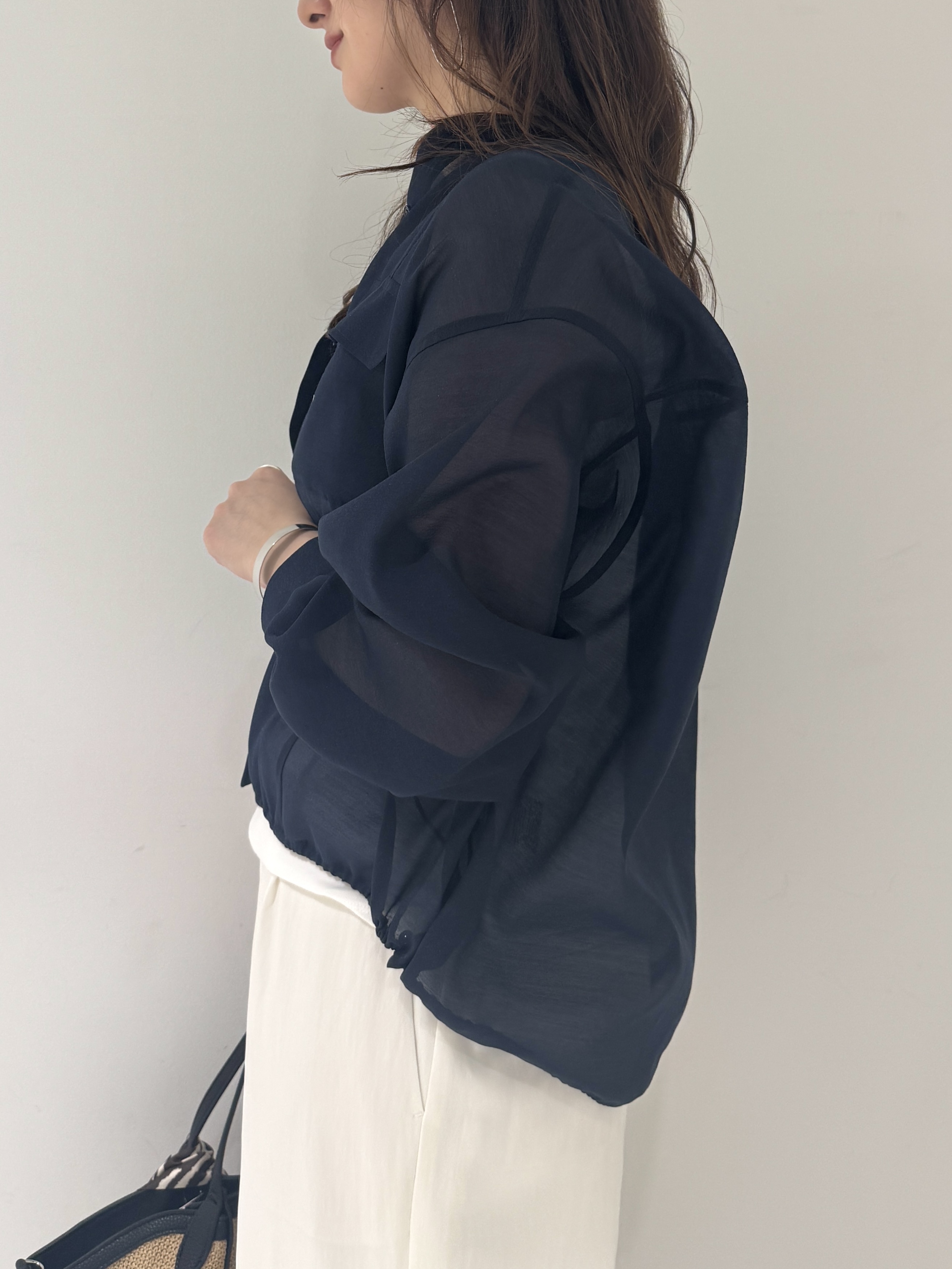そんさんの「INDIVI｜【トレンド／2WAY】裾ドロスト付きシアーブラウスブルゾン」を使ったコーディネート