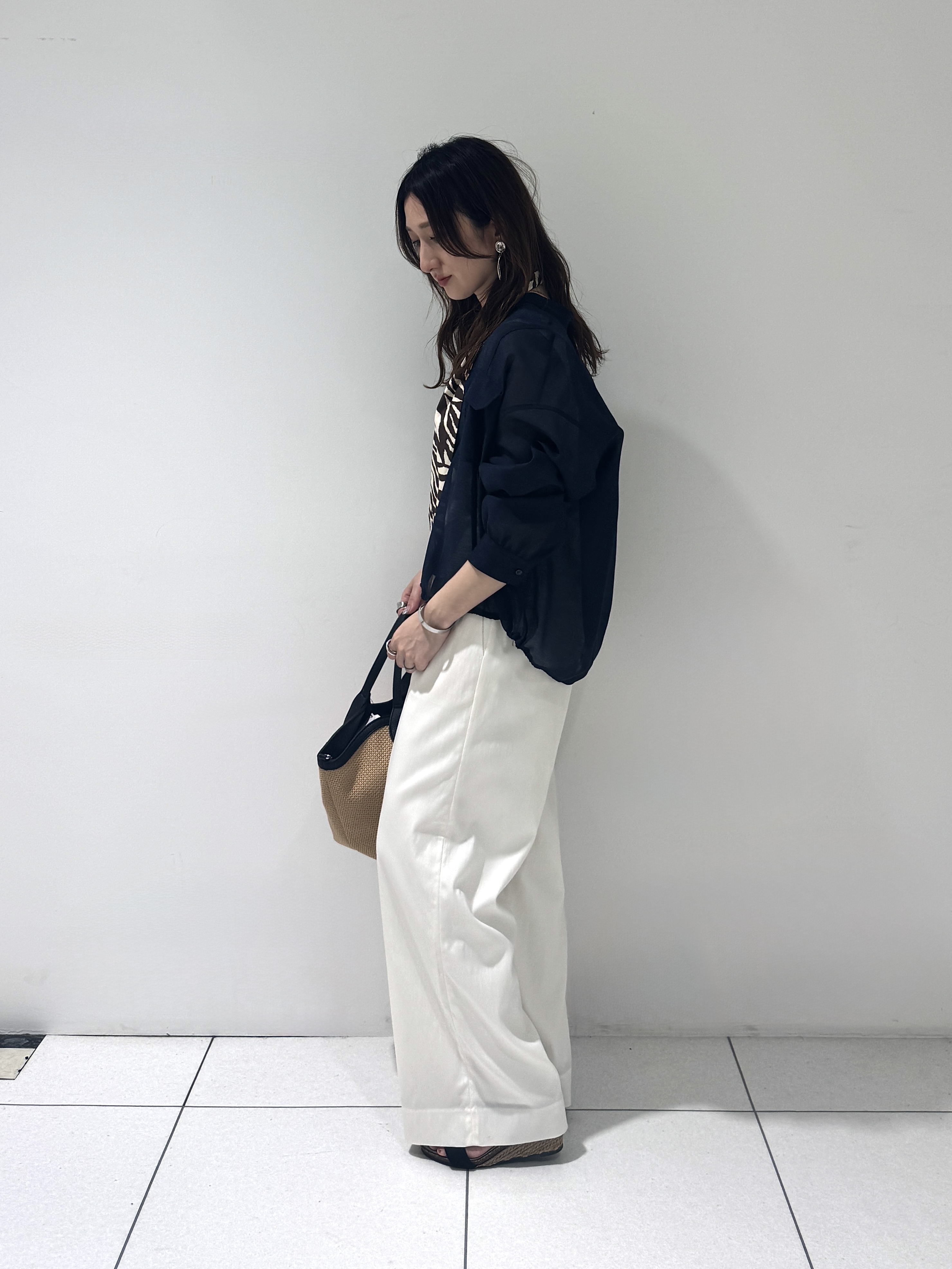 そんさんの「INDIVI｜【トレンド／2WAY】裾ドロスト付きシアーブラウスブルゾン」を使ったコーディネート