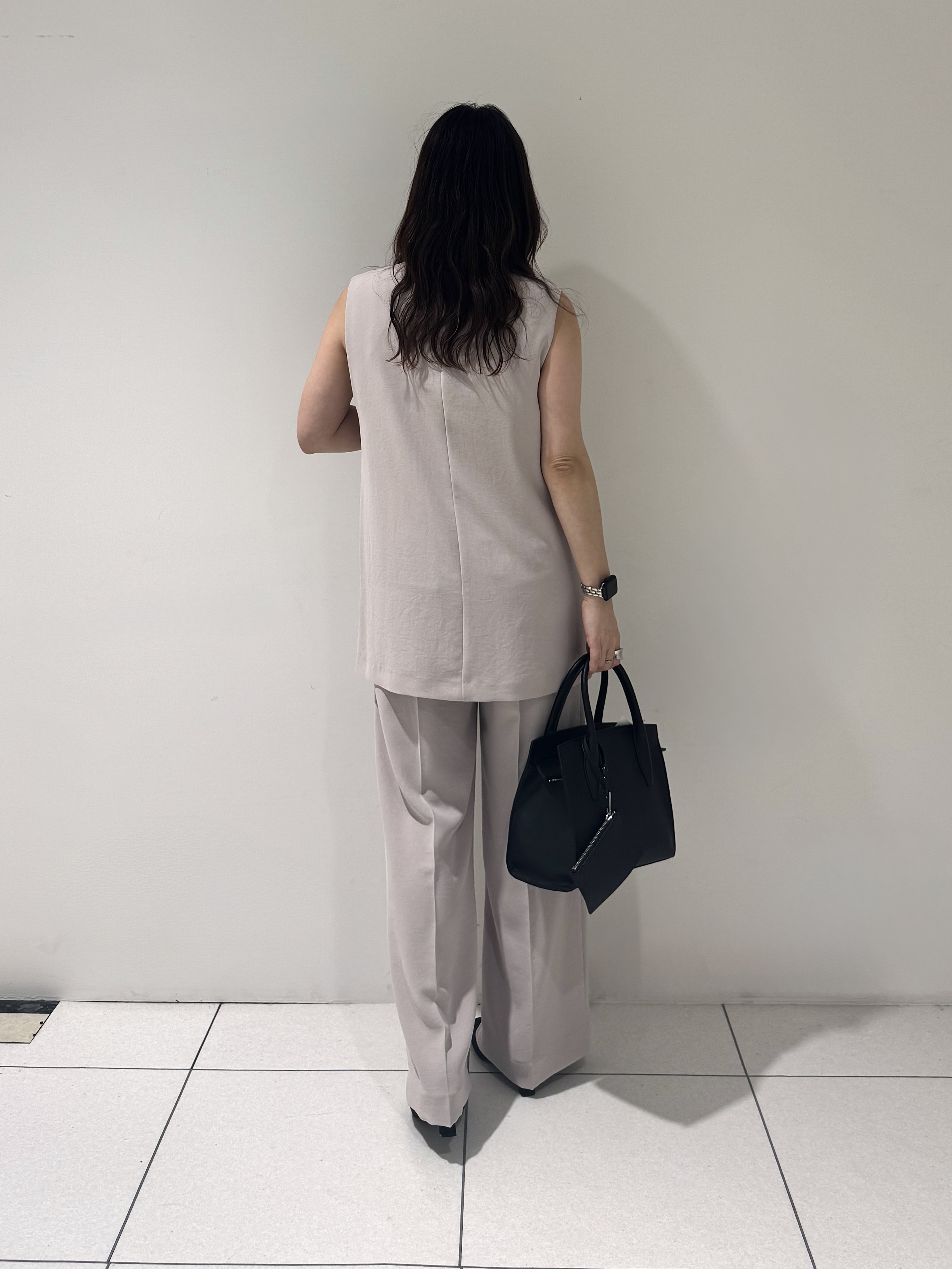 そんさんの「INDIVI｜【洗える／多機能／SETUP可】着る日傘ジレジャケット」を使ったコーディネート