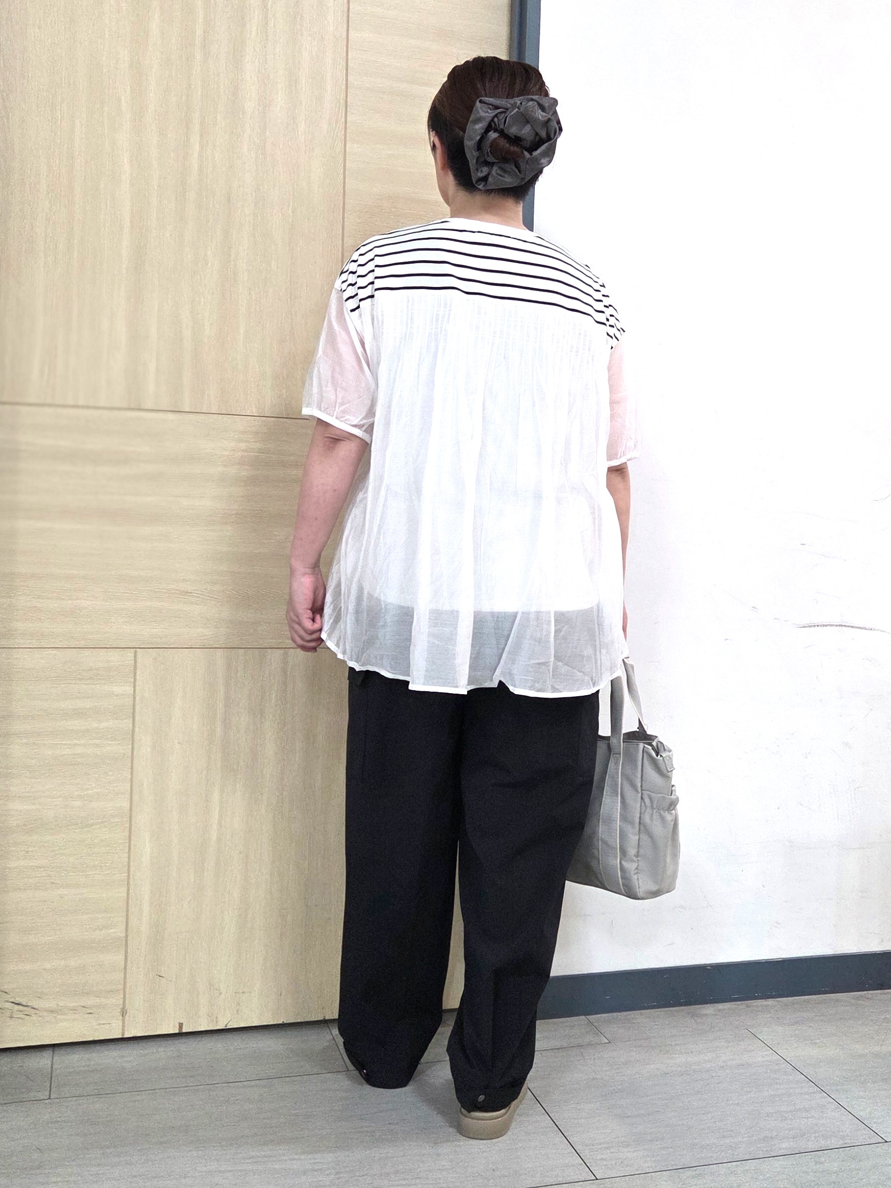 にゃみさんの「grove｜【貴島明日香さん着用/UVカット】体型カバー叶う、バックプリーツTシャツ」を使ったコーディネート