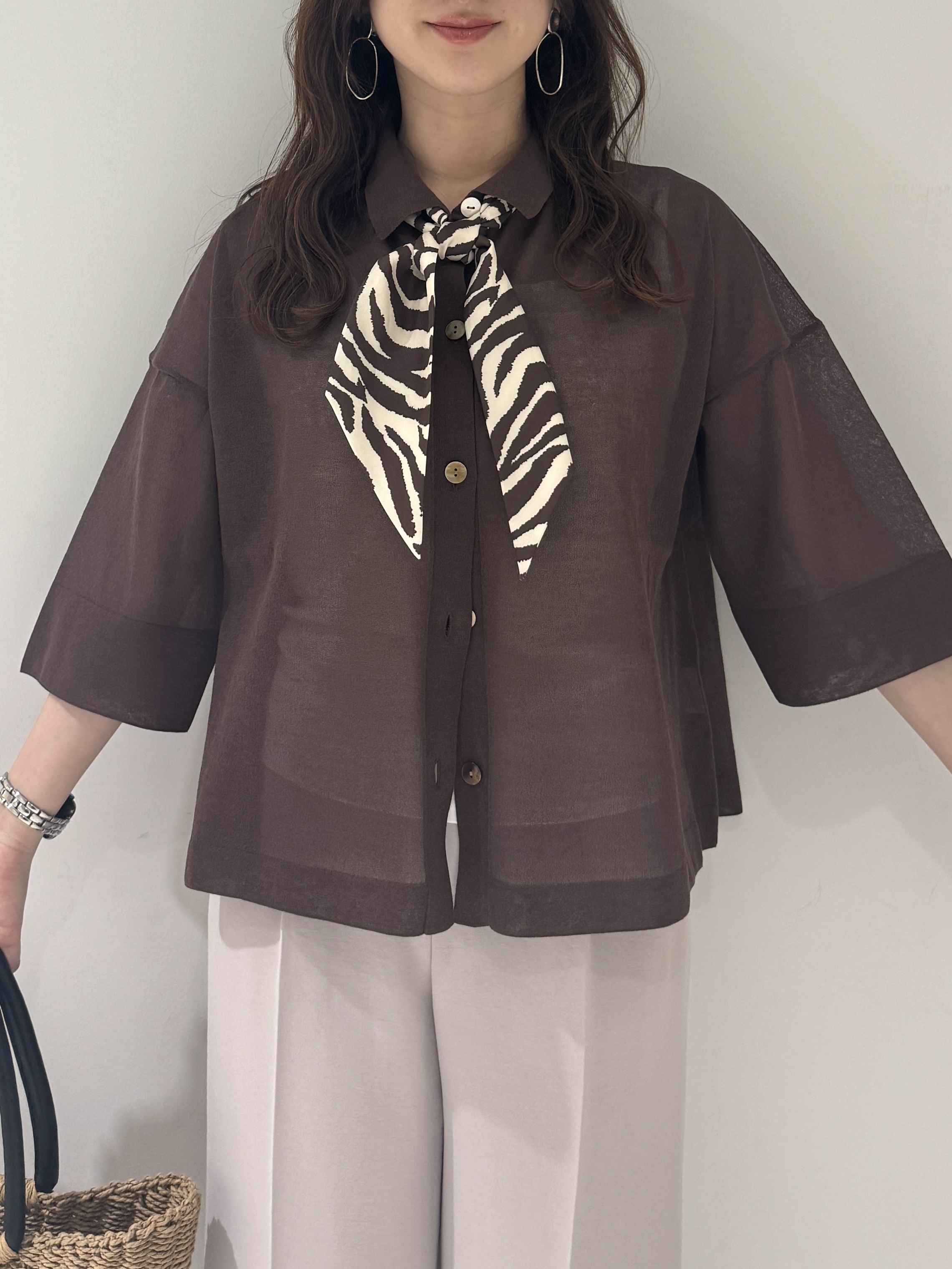 そんさんの「INDIVI｜【洗える／シアー】衿付きシャツライクニットカーディガン」を使ったコーディネート