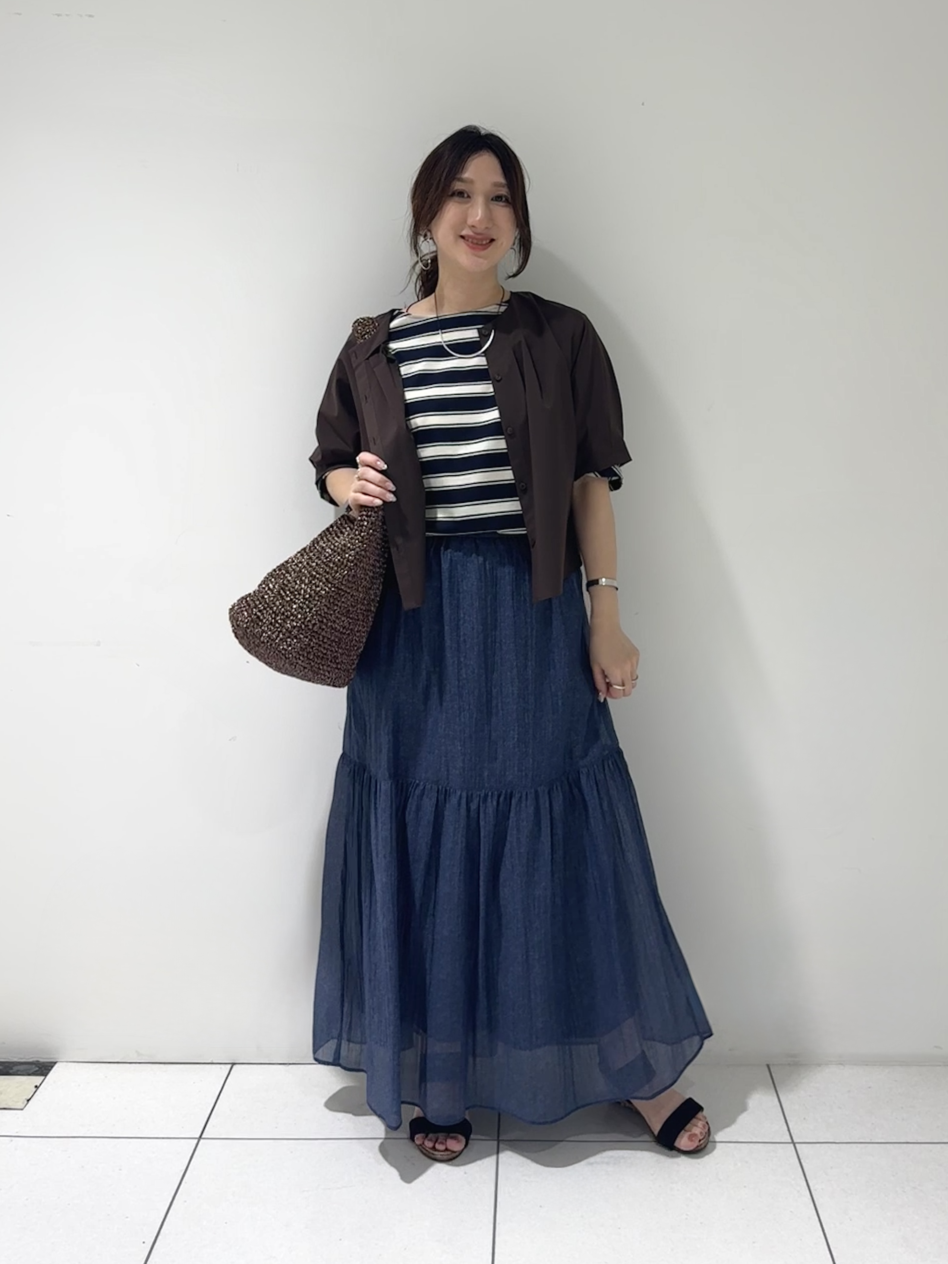 そんさんの「INDIVI｜【撥水／UVカット】タックデザインブラウス」を使ったコーディネート