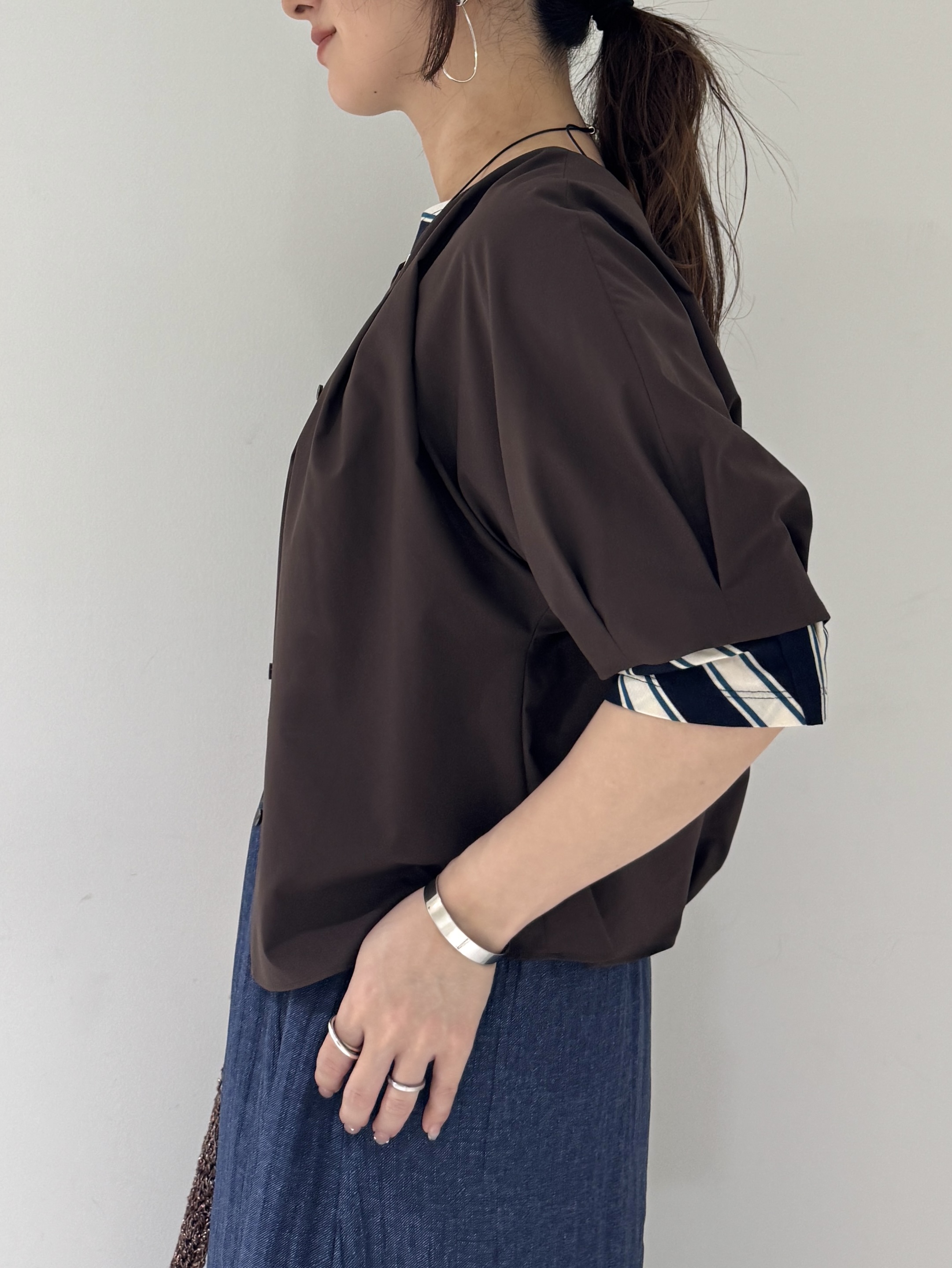 そんさんの「INDIVI｜【撥水／UVカット】タックデザインブラウス」を使ったコーディネート