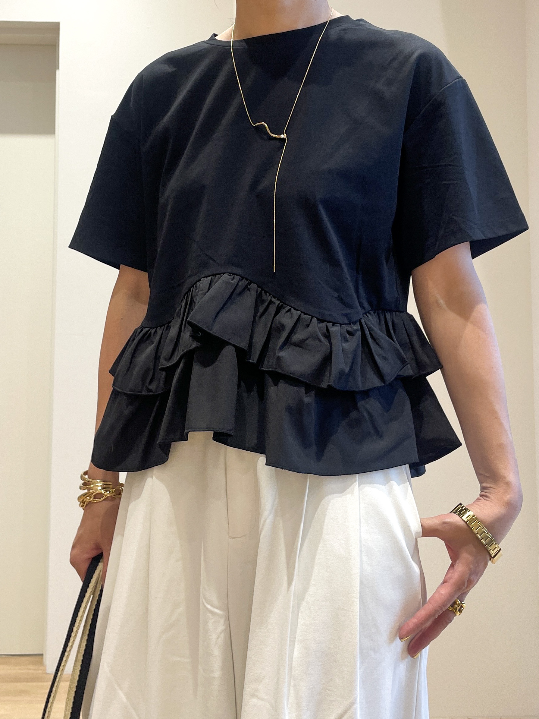 あいさんの「OPAQUE.CLIP｜裾フリルドッキングTシャツ【洗濯機OK】」を使ったコーディネート