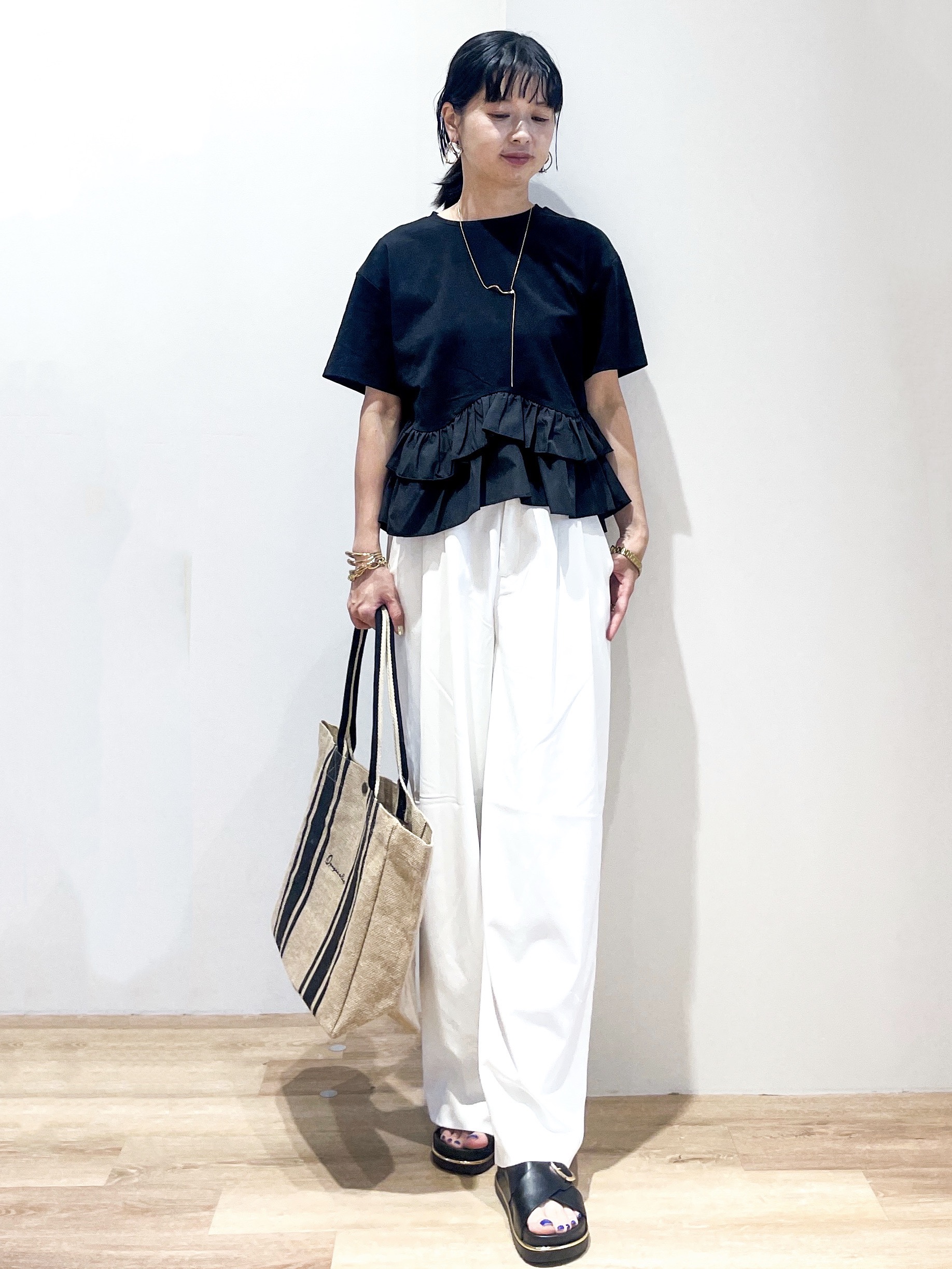 あいさんの「OPAQUE.CLIP｜裾フリルドッキングTシャツ【洗濯機OK】」を使ったコーディネート