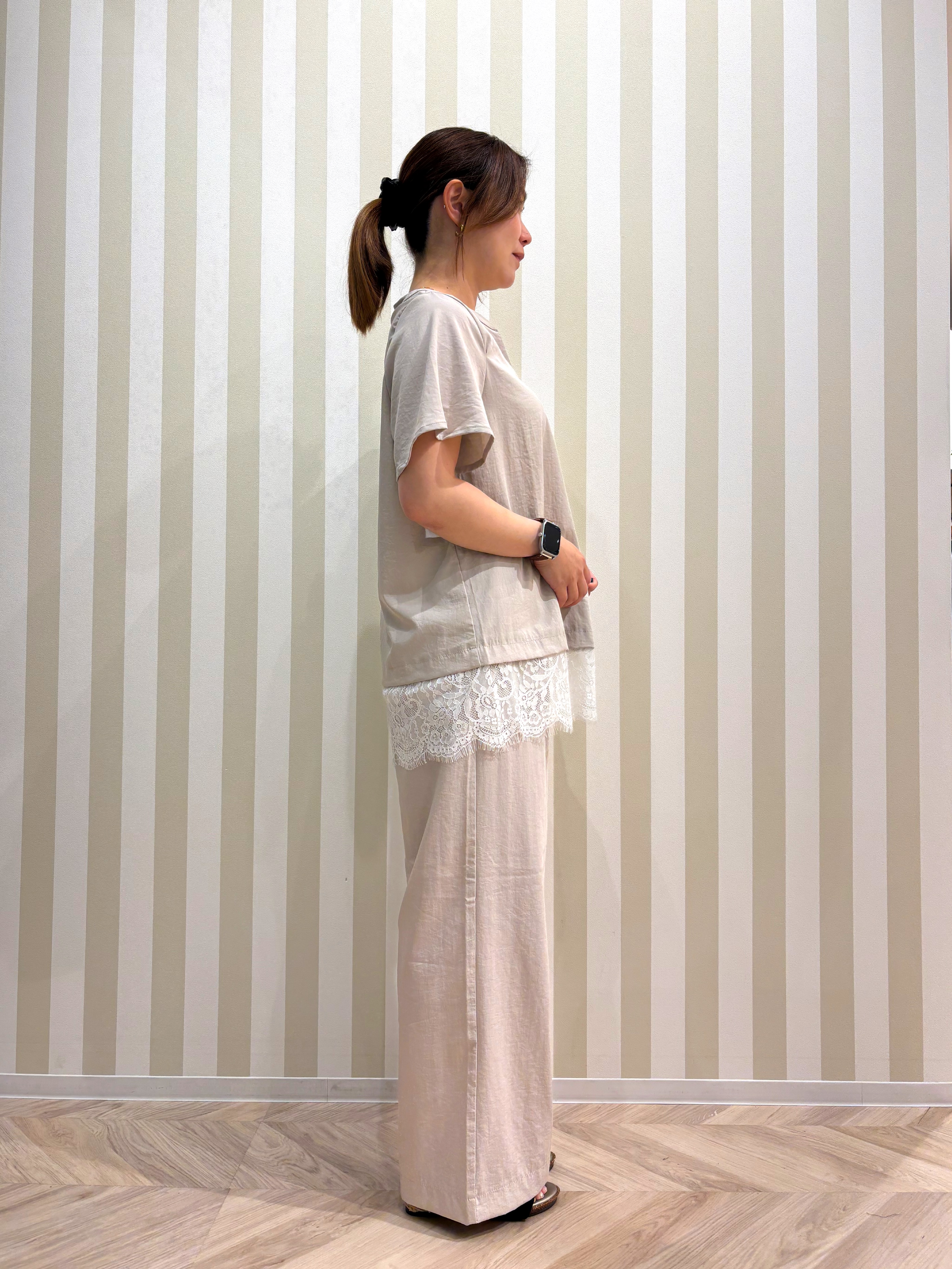 ナギさんの「SHOO･LA･RUE｜【S-LL/洗濯機可】軽凛(かろりん)ひんやり スキッパー裾レースブラウス」を使ったコーディネート