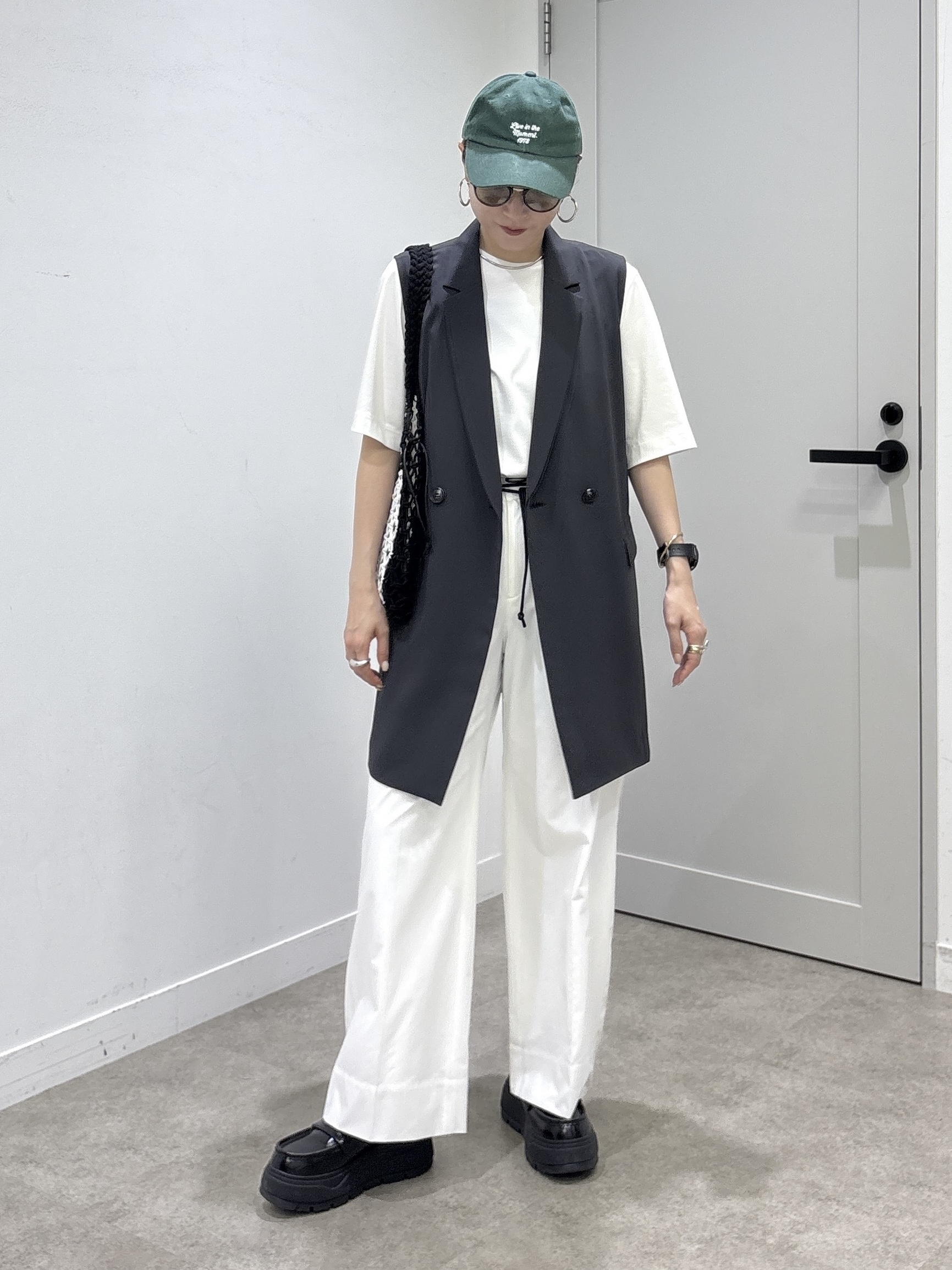 kotakiさんの「INDIVI｜【さらに軽く軽快！／着る日傘】颯爽ジレジャケット」を使ったコーディネート