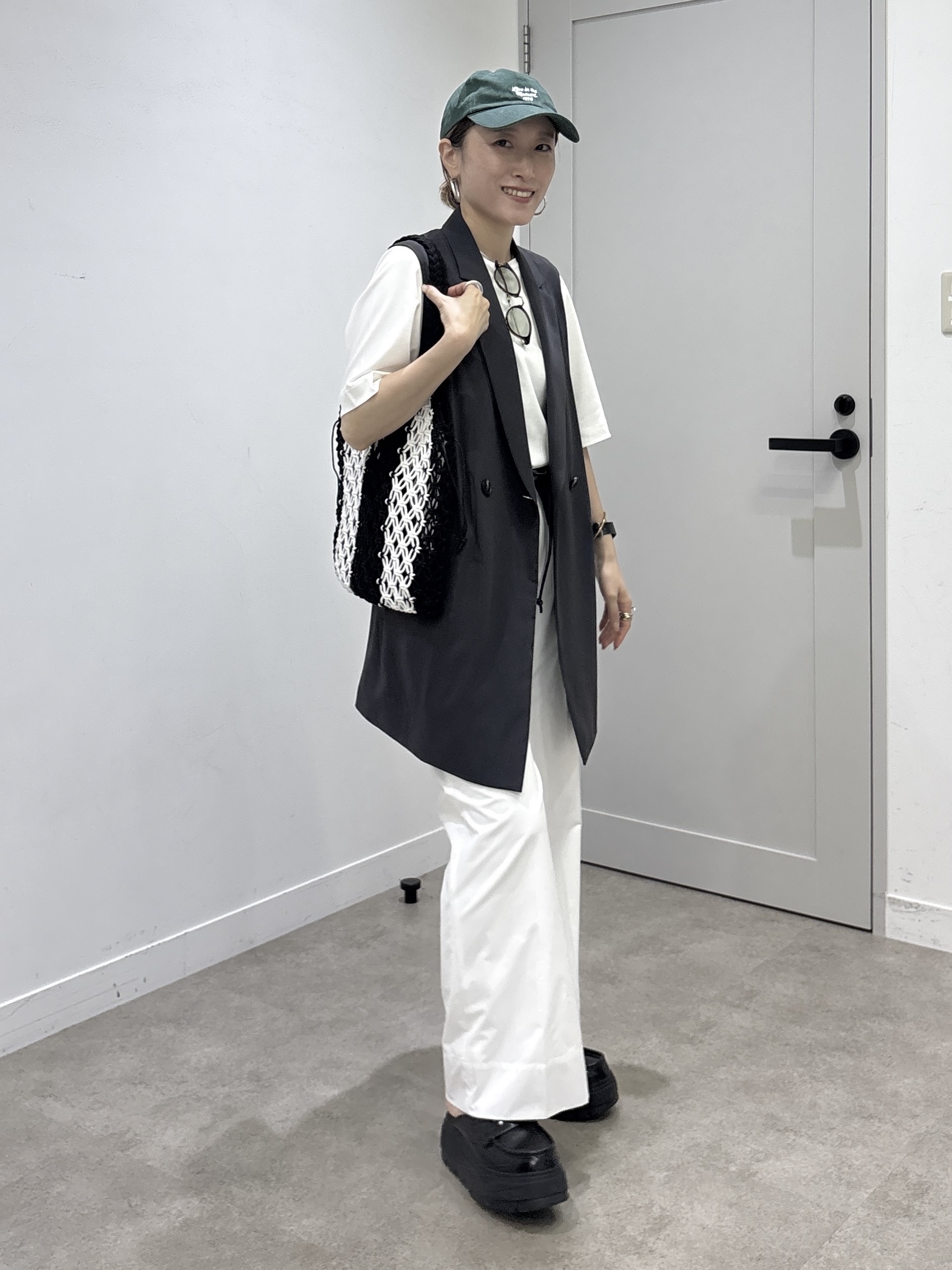 kotakiさんの「INDIVI｜【さらに軽く軽快！／着る日傘】颯爽ジレジャケット」を使ったコーディネート