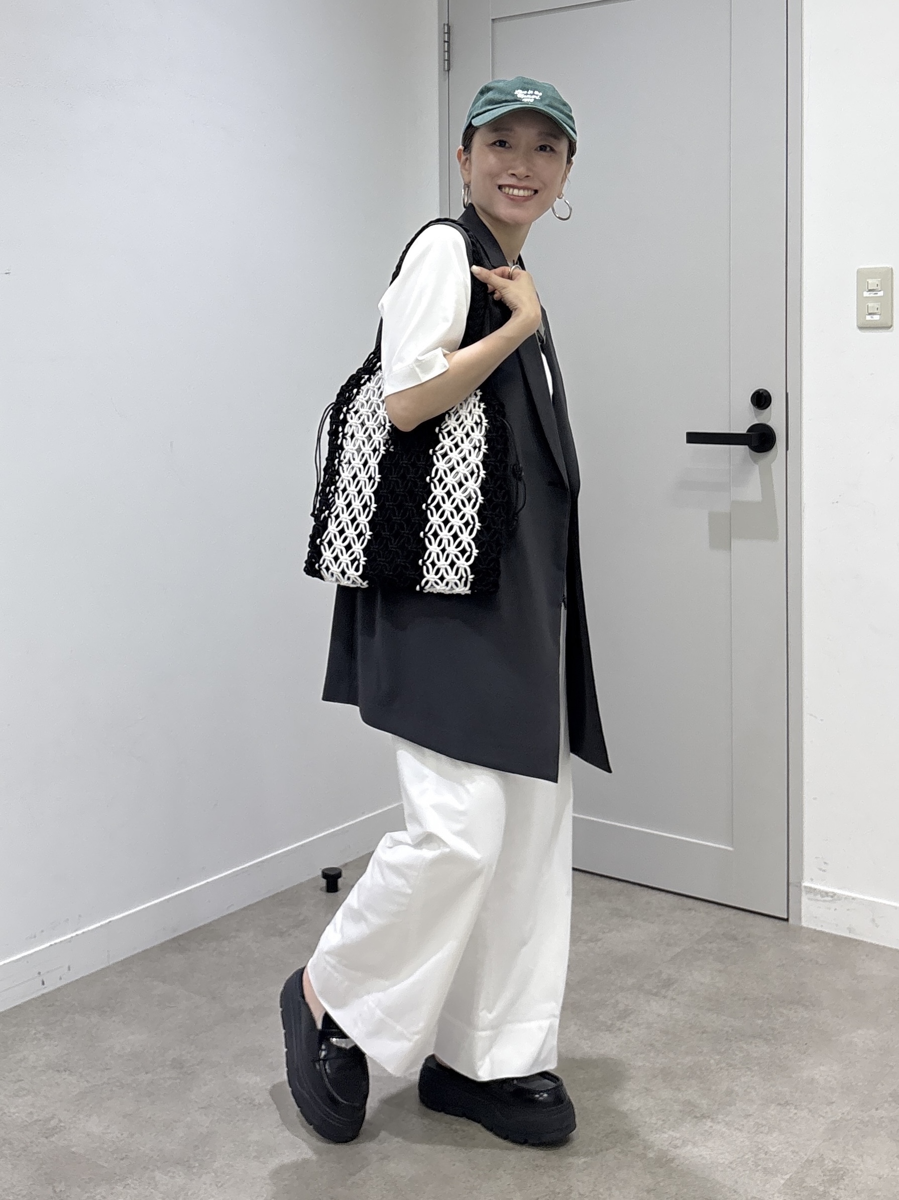 kotakiさんの「INDIVI｜【さらに軽く軽快！／着る日傘】颯爽ジレジャケット」を使ったコーディネート
