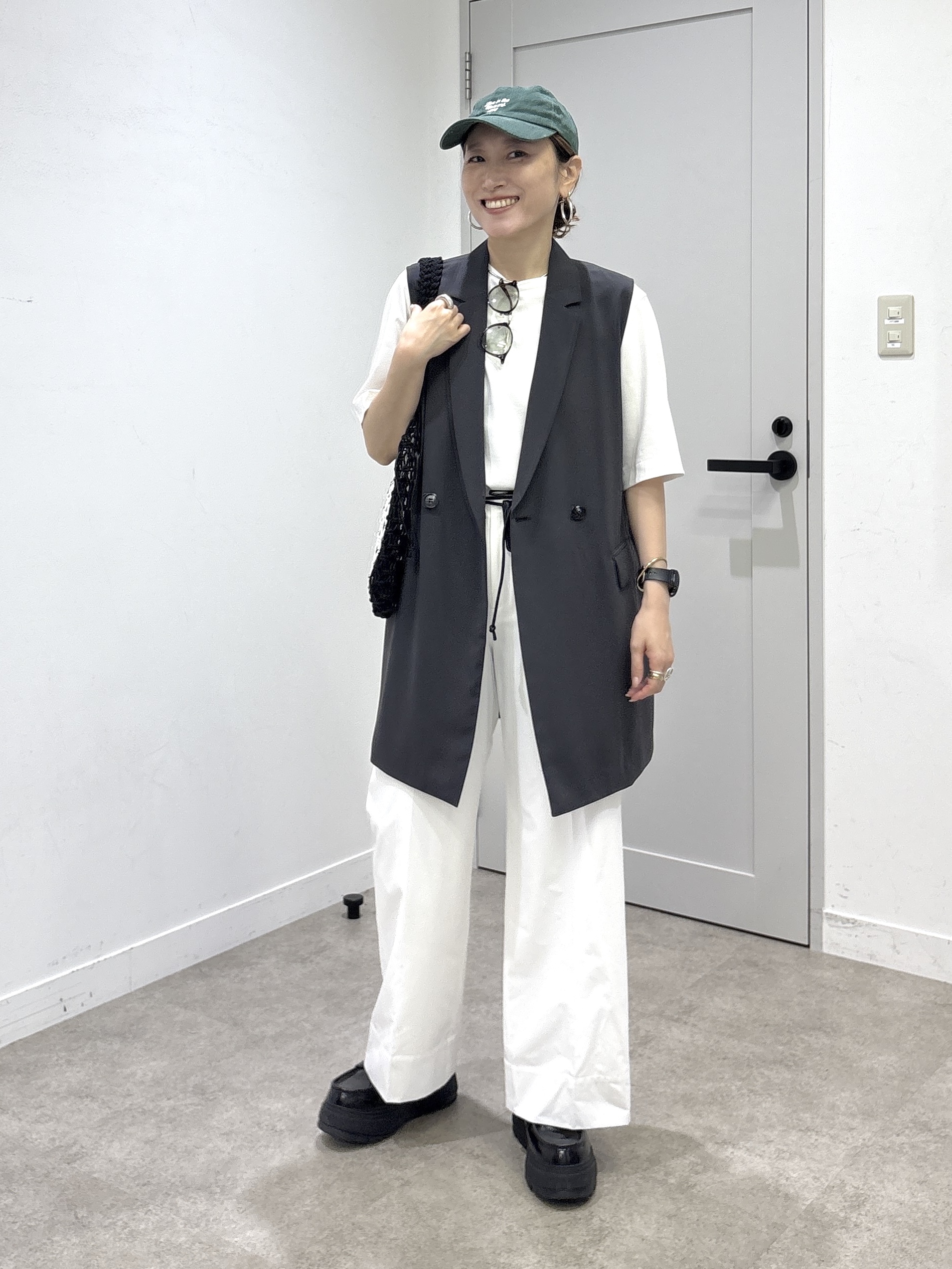 kotakiさんの「INDIVI｜【さらに軽く軽快！／着る日傘】颯爽ジレジャケット」を使ったコーディネート