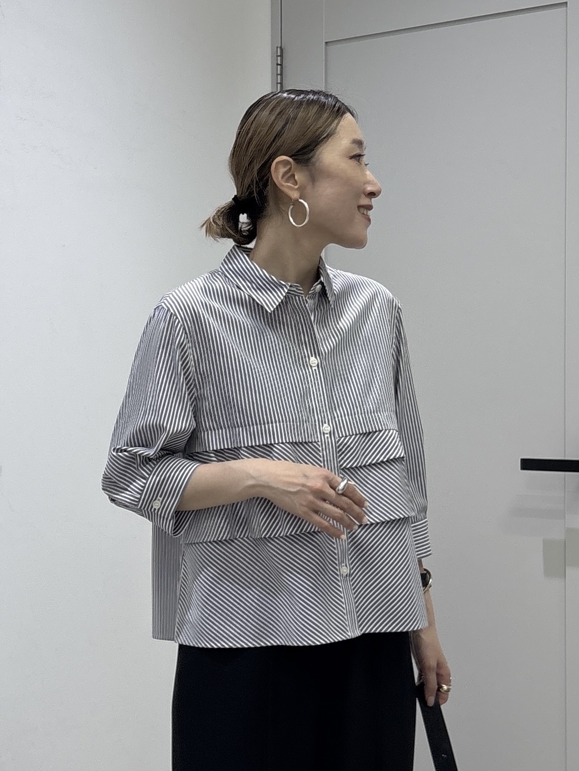 kotakiさんの「INDIVI｜【UVケア／吸汗速乾／着映え】ティアードストライプシャツ」を使ったコーディネート