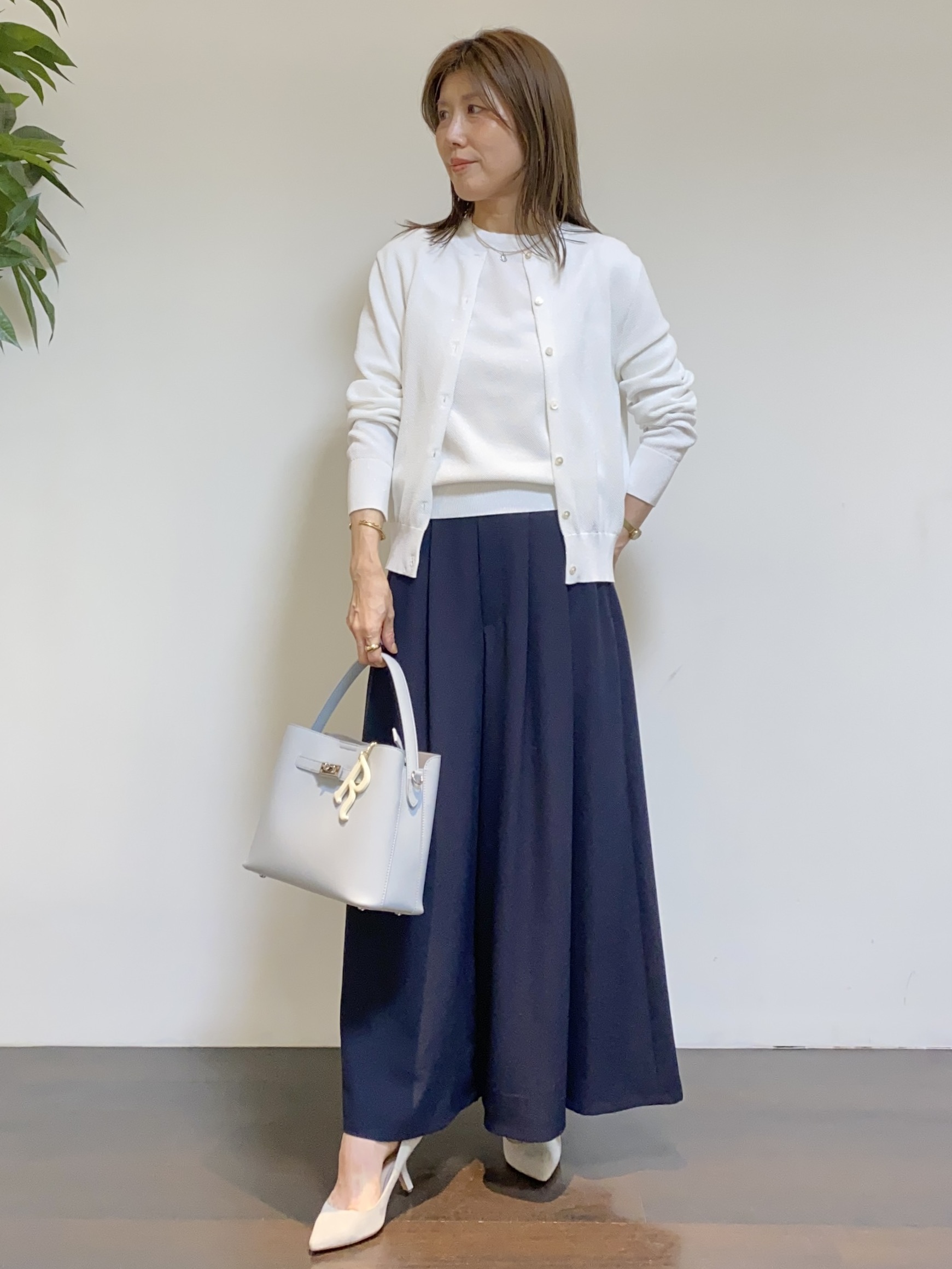 tomoさんの「UNTITLED｜【アンサンブル可】ラメ混クルーネックカーディガン」を使ったコーディネート