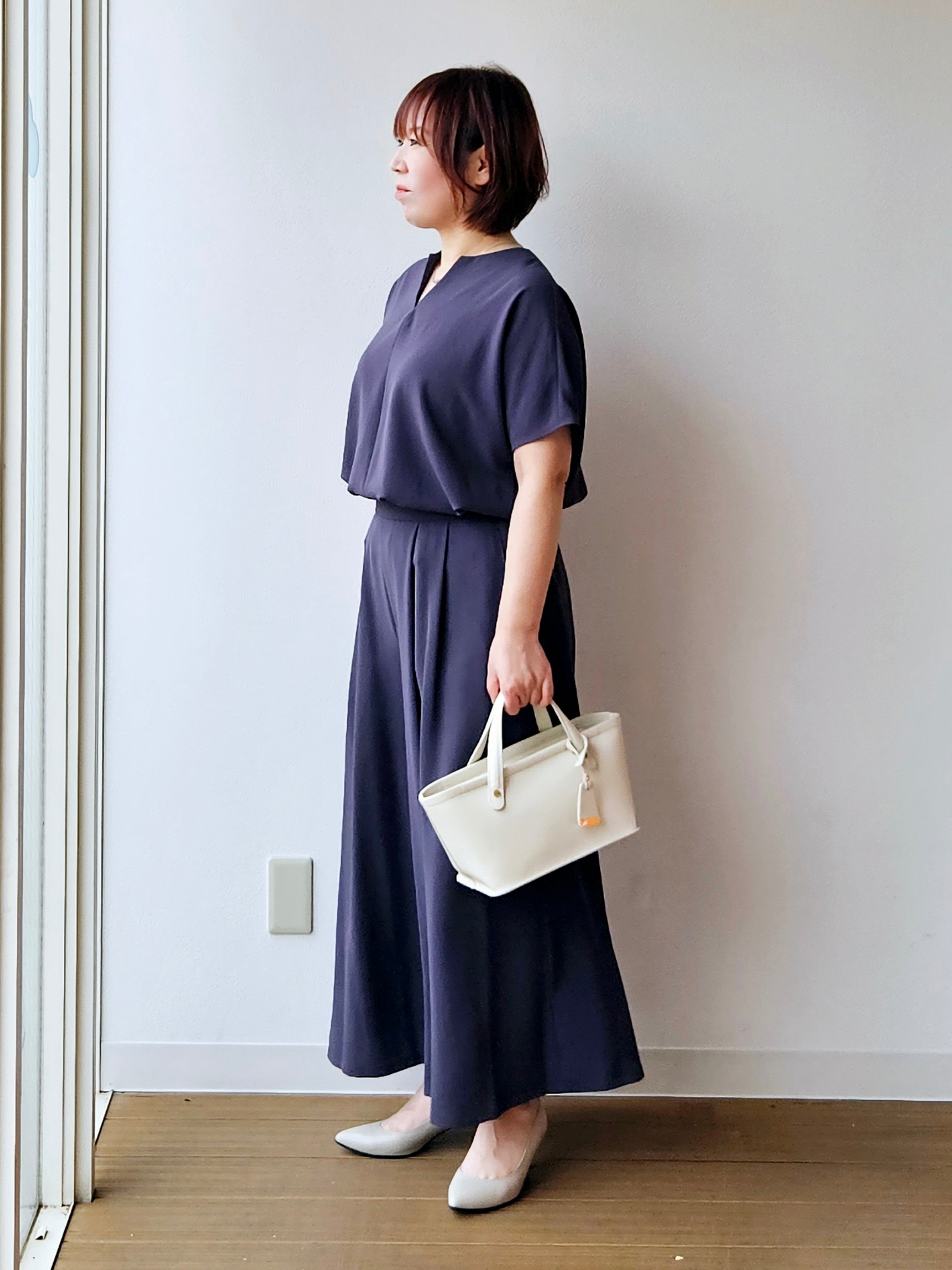 やじまさんの「UNTITLED｜【UV/接触冷感/セットアップ可】リラクシーキーVネックブラウス」を使ったコーディネート
