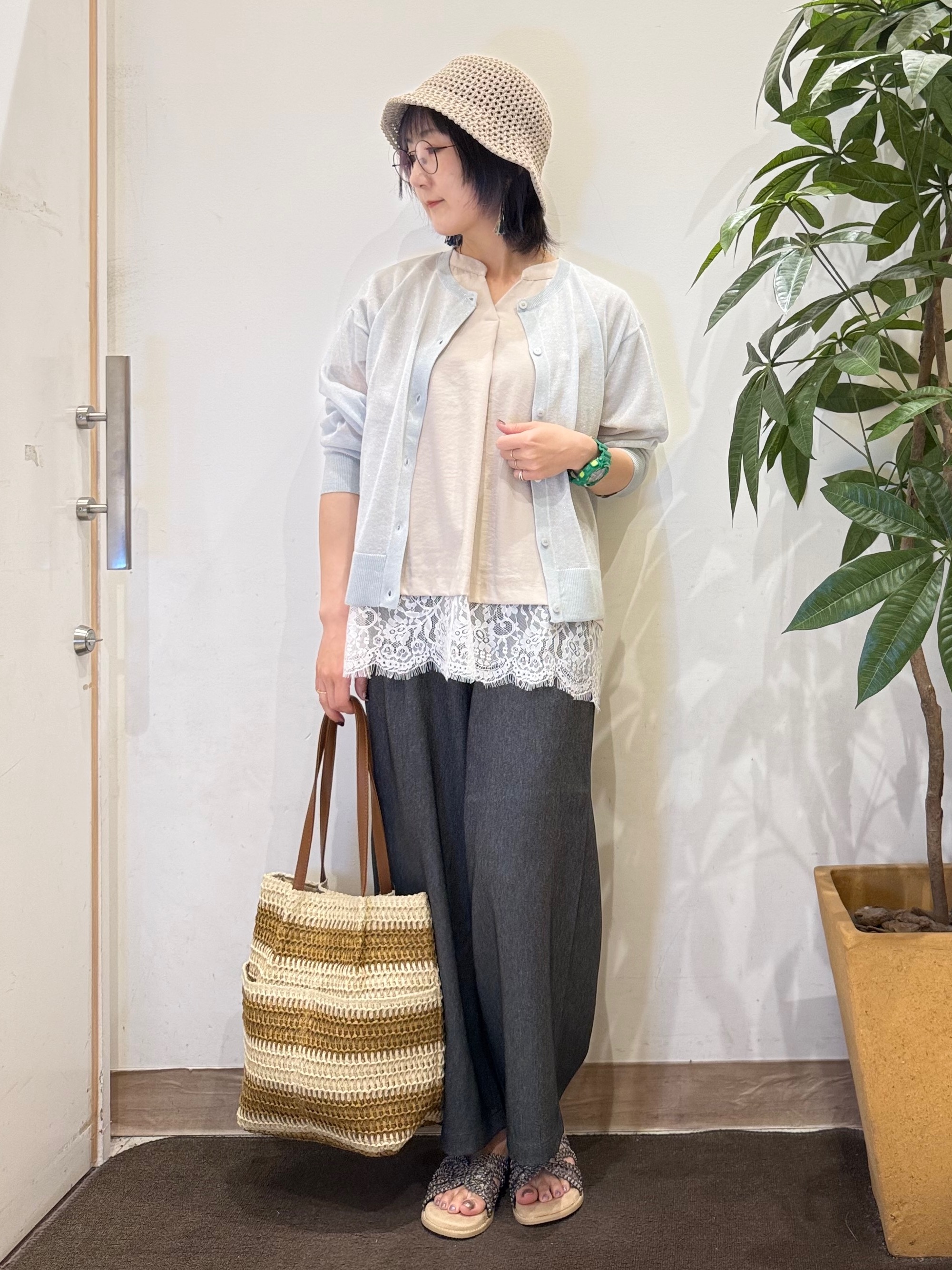 misakiさんの「SHOO･LA･RUE｜【さらり快適/洗濯機可/S-LL】シアーラメカーディガン」を使ったコーディネート