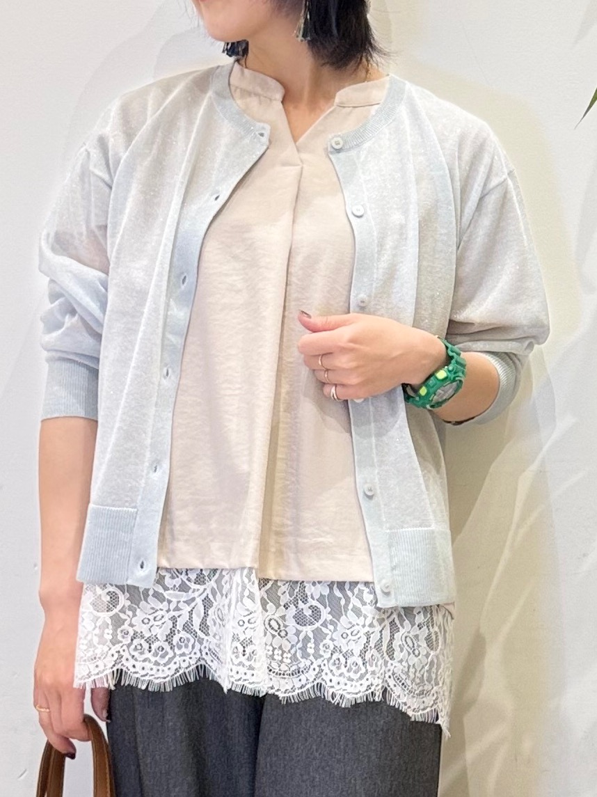 misakiさんの「SHOO･LA･RUE｜【さらり快適/洗濯機可/S-LL】シアーラメカーディガン」を使ったコーディネート