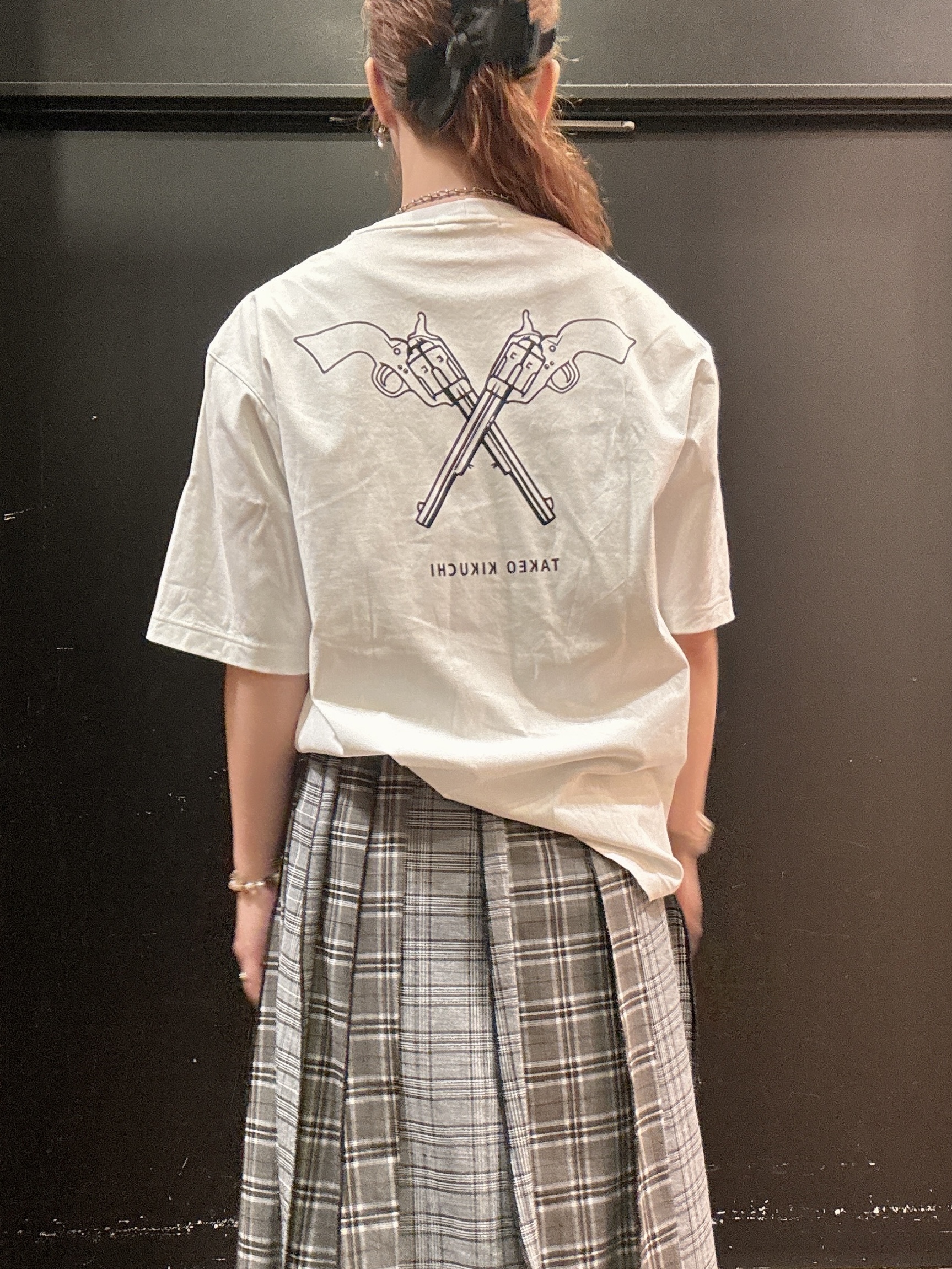ヒナさんの「TAKEO KIKUCHI｜【BOWLER HAT LABEL】アイスクリアコットン バッククロスピストル 半袖Tシャツ」を使ったコーディネート