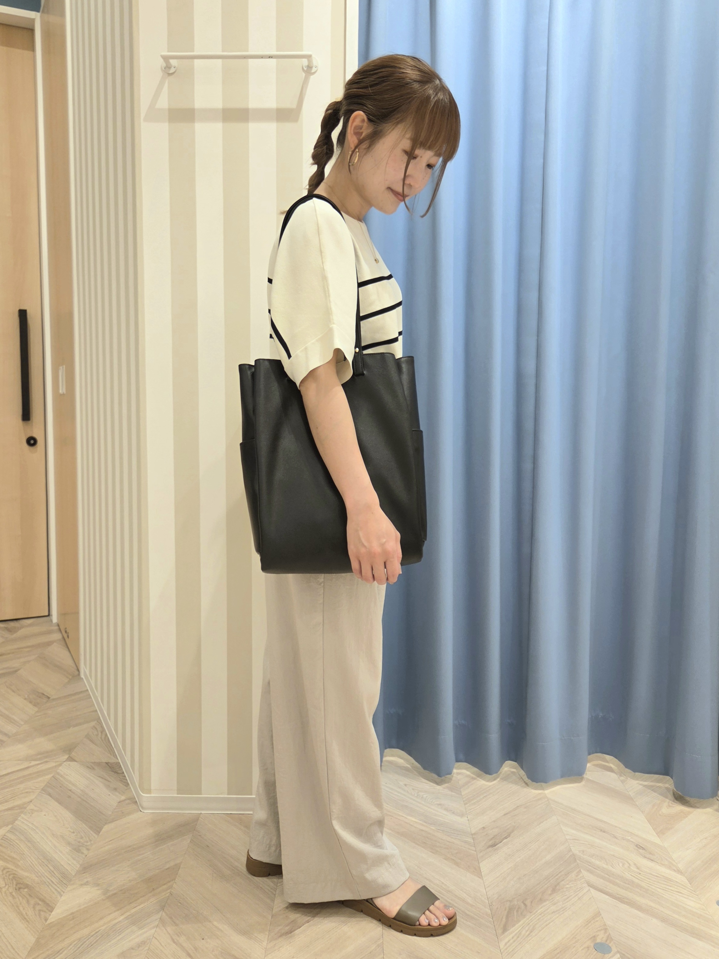 Ikumiさんの「SHOO･LA･RUE｜【毎日洗える/ひんやり/UV/S-LL】二の腕隠れる さらっとドルマン半袖ニット」を使ったコーディネート