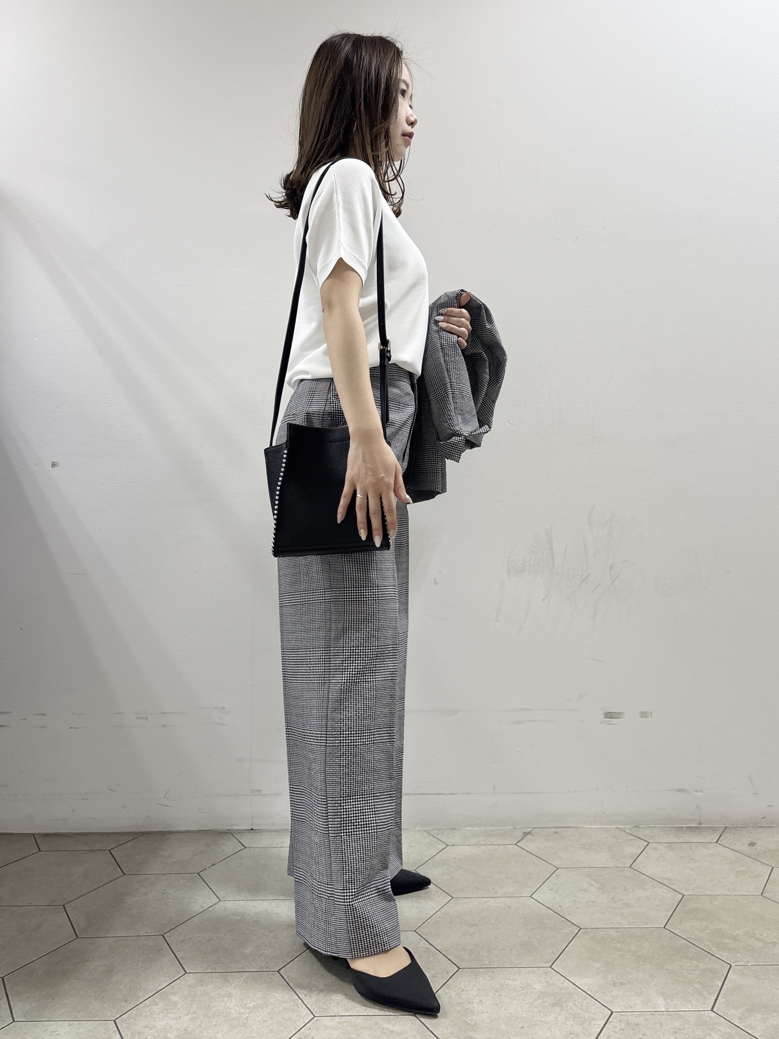 kahoさんの「INDIVI｜【洗える】ガーター編みVネックニットT」を使ったコーディネート