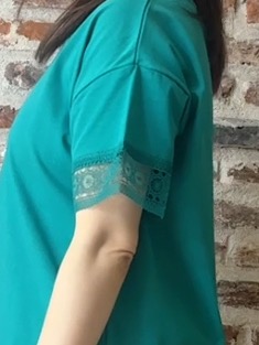 tokiさんの「THE SHOP TK｜【インせず着られる】モチーフレース切替Tシャツ」を使ったコーディネート