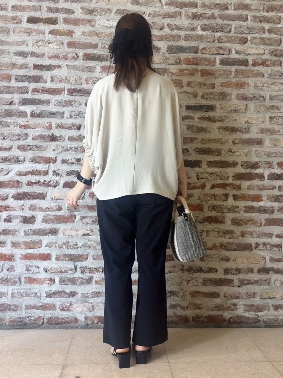 tokiさんの「THE SHOP TK｜【ひんやり/防しわ/UV/吸水速乾】袖ドロストドルマントップス」を使ったコーディネート
