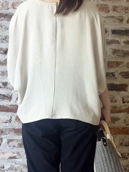 tokiさんの「THE SHOP TK｜【ひんやり/防しわ/UV/吸水速乾】袖ドロストドルマントップス」を使ったコーディネート