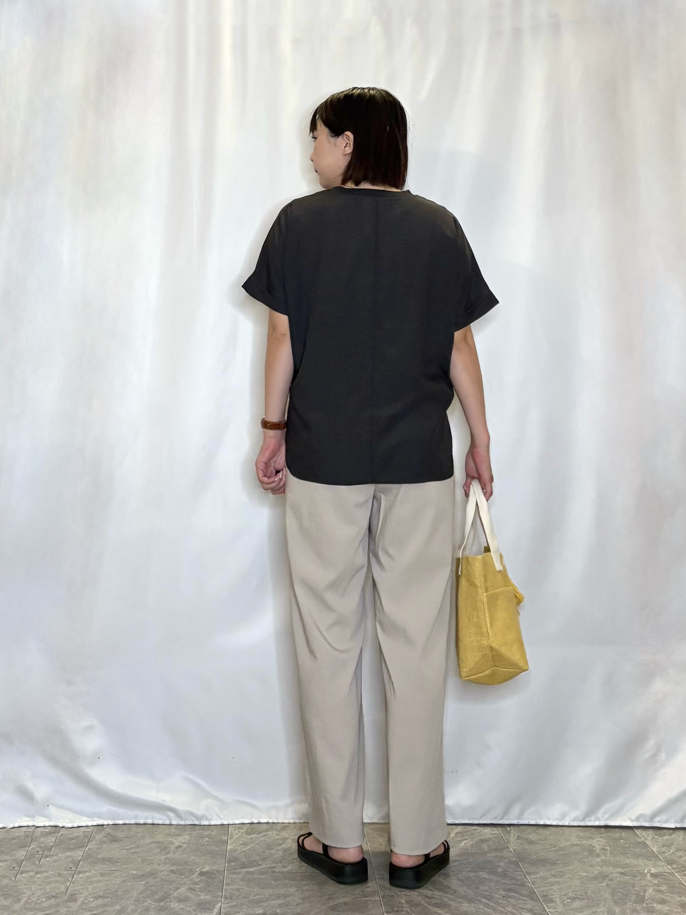 ネリさんの「SHOO･LA･RUE｜【ひんやり/着丈選べる/体型カバー】洗濯後しわになりにくい さらさらドルマンブラウス」を使ったコーディネート