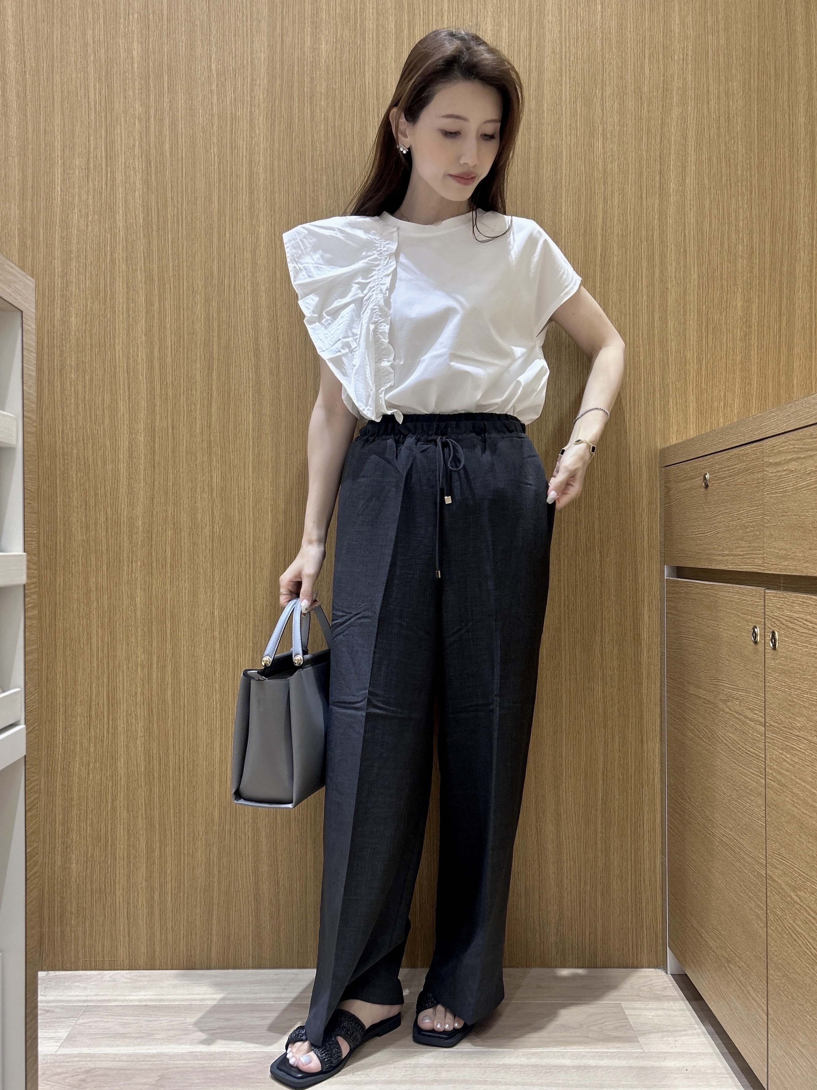 maiさんの「OPAQUE.CLIP｜【UVケア／接触冷感】アシメフリルドッキングカットソー《洗濯機OK》」を使ったコーディネート