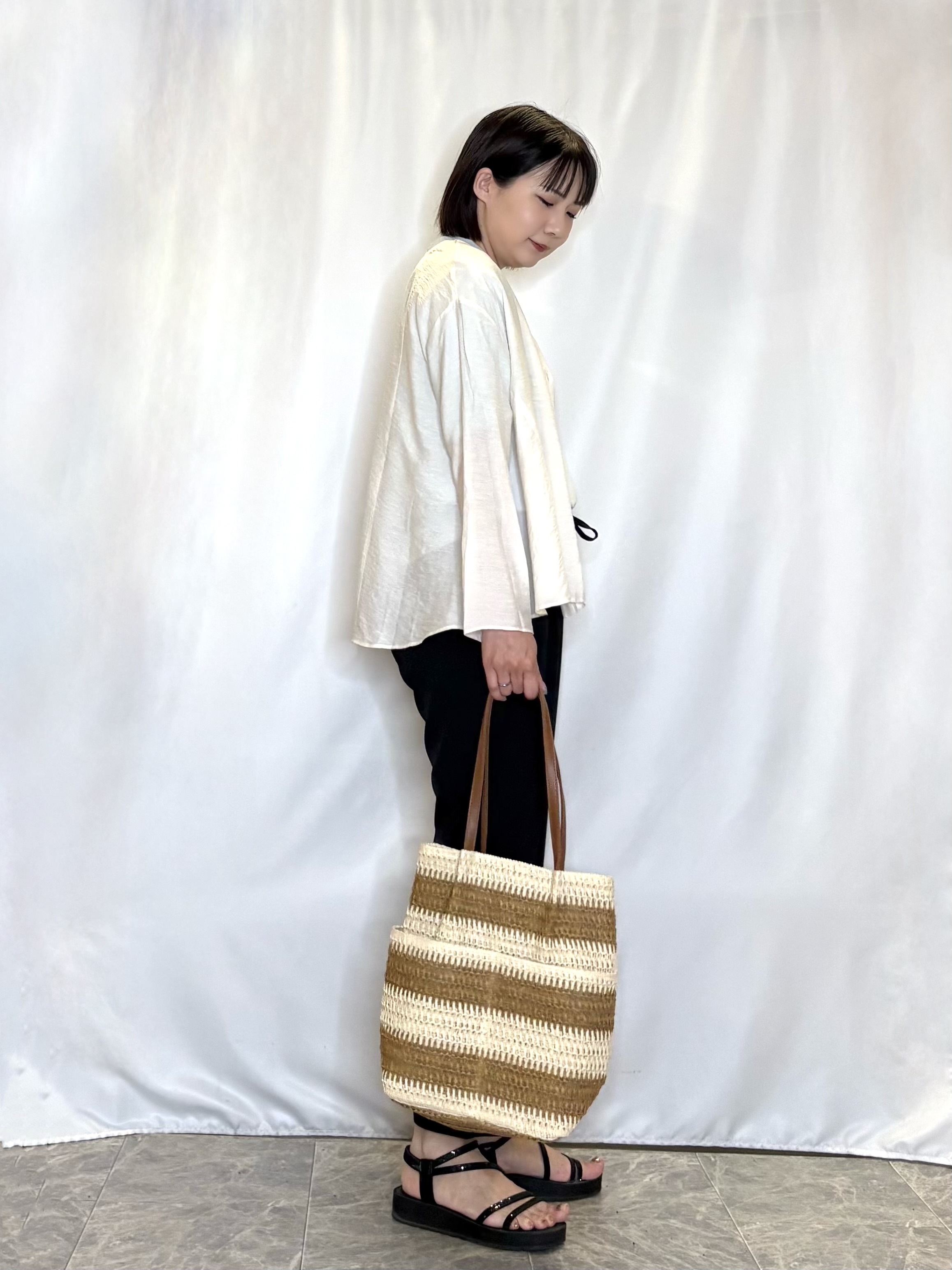 ネリさんの「SHOO･LA･RUE｜【洗濯機可/S-LL】お顔周りすっきり 大人のシアーシャツカーディガン」を使ったコーディネート