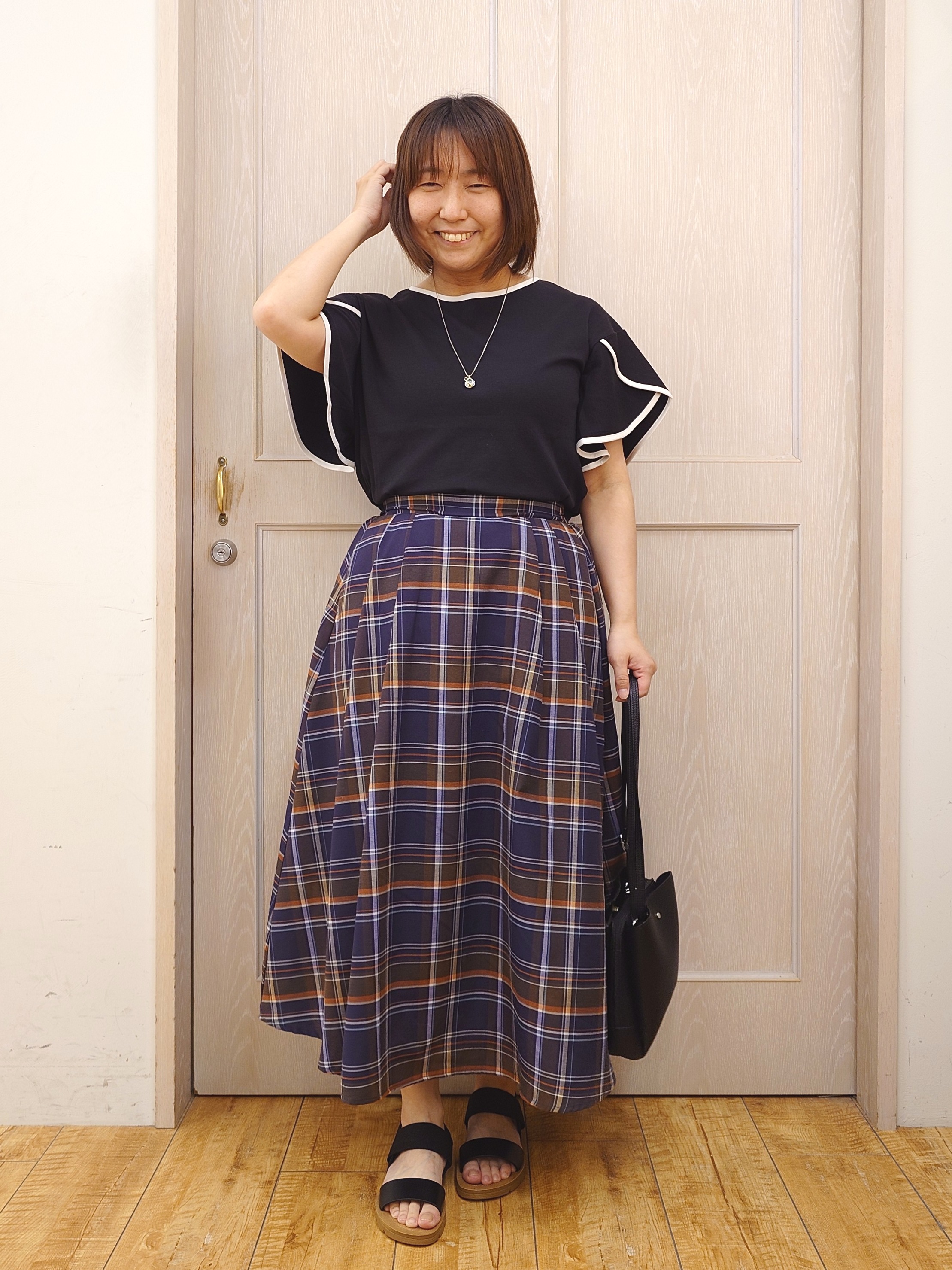 とろろさんの「SHOO･LA･RUE｜【ひんやり/洗濯機可/S-LL】配色パイピング フレアスリーブトップス」を使ったコーディネート