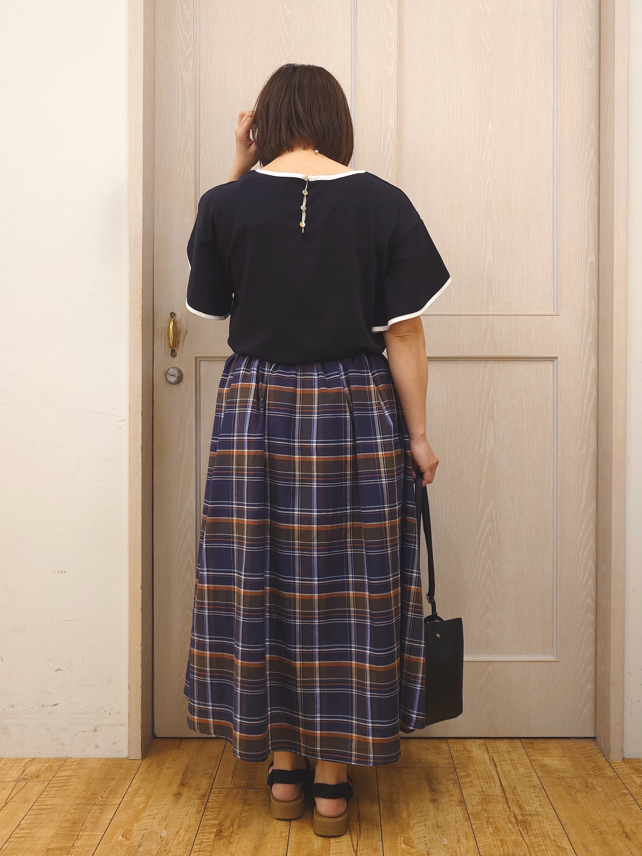 とろろさんの「SHOO･LA･RUE｜【ひんやり/洗濯機可/S-LL】配色パイピング フレアスリーブトップス」を使ったコーディネート