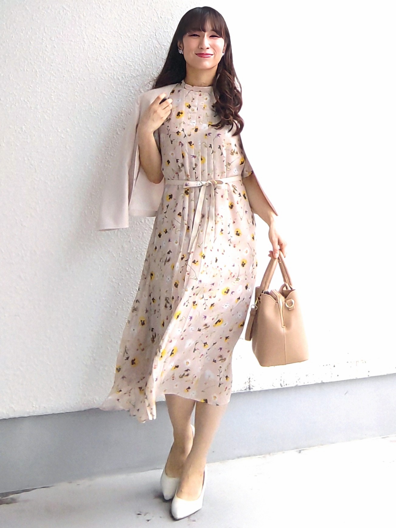 keinaさんの「SunaUna｜【co creation and yours／SS～L】多色花柄プリーツワンピース」を使ったコーディネート