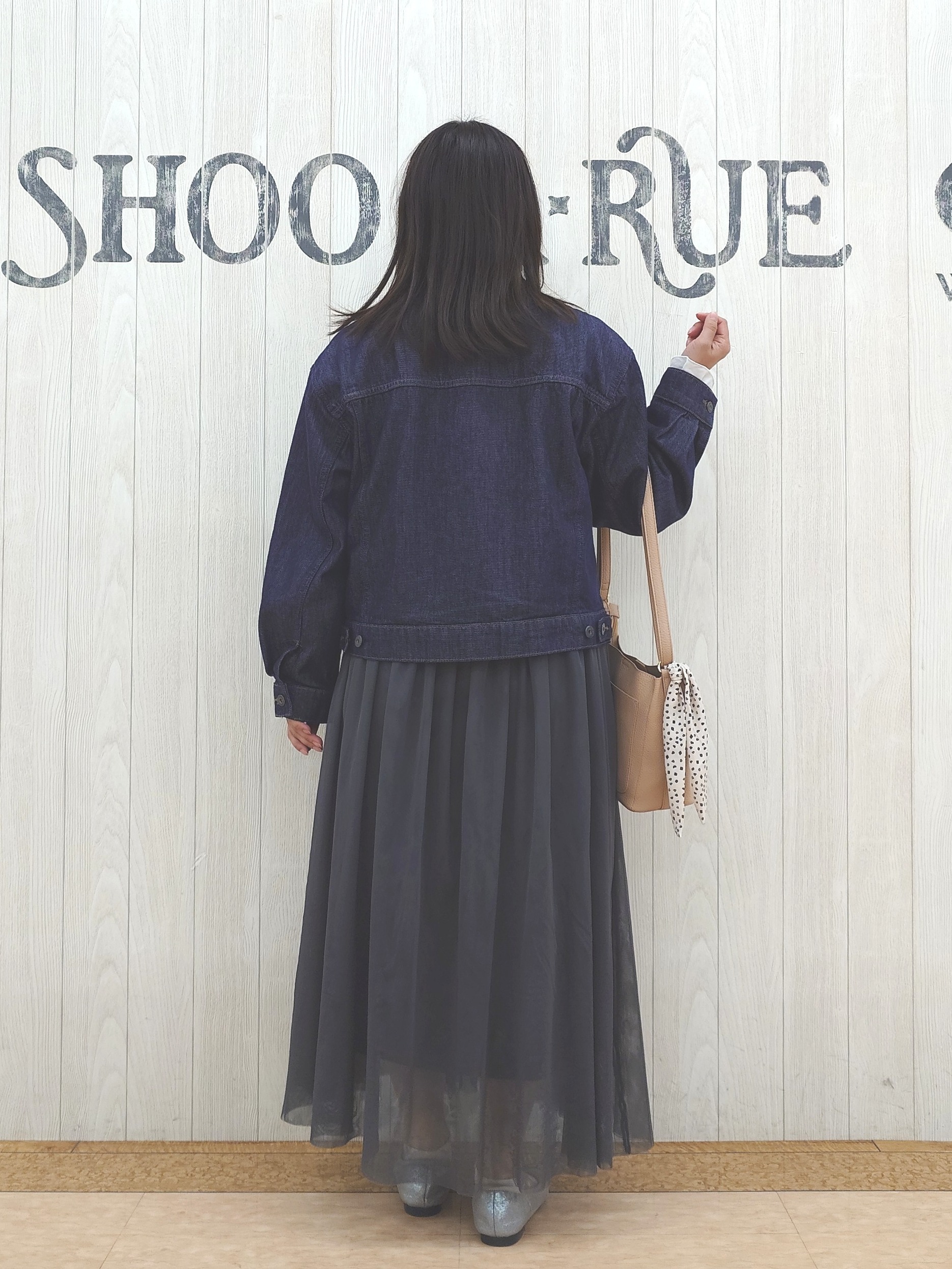 とろろさんの「SHOO･LA･RUE｜【SHOO・LA・RUE DENIM】羽織るだけでこなれる　オーバーサイズデニムジャケット」を使ったコーディネート