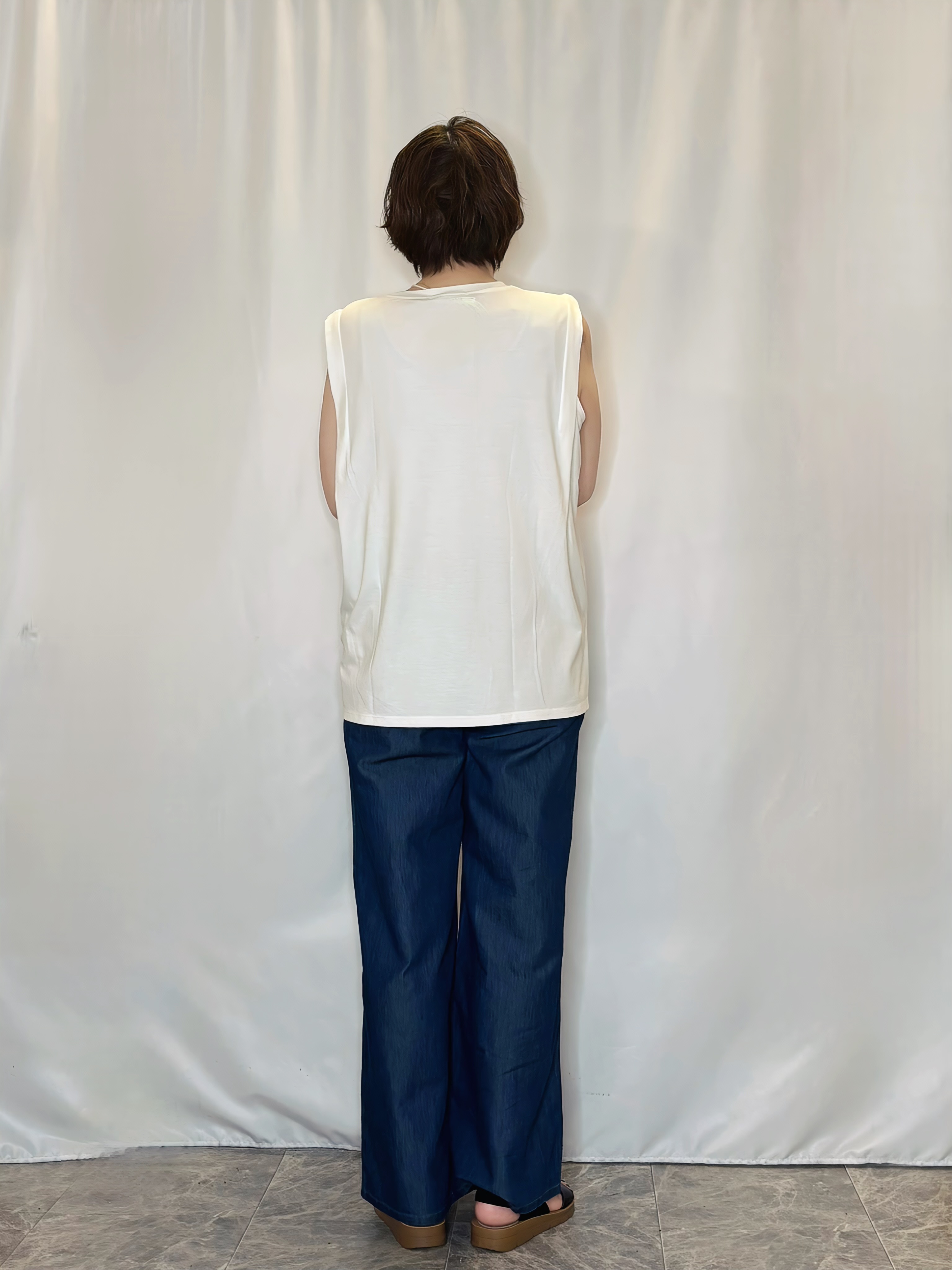 たみさんの「SHOO･LA･RUE｜【ひんやり/S-LL/体型カバー】ペプラムフリルとゴールドパーツが女性らしい UVパーカ」を使ったコーディネート