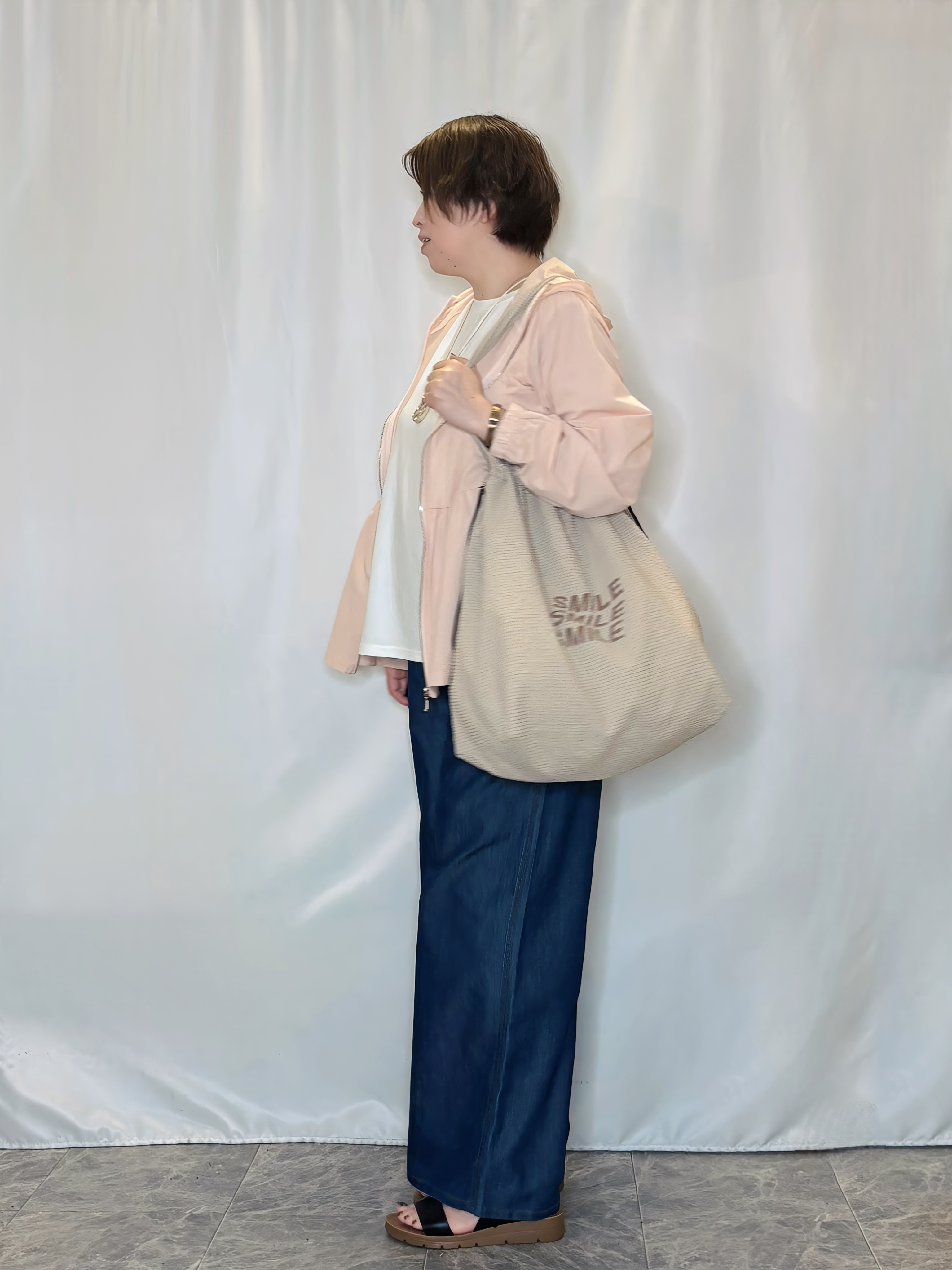 たみさんの「SHOO･LA･RUE｜【ひんやり/S-LL/体型カバー】ペプラムフリルとゴールドパーツが女性らしい UVパーカ」を使ったコーディネート
