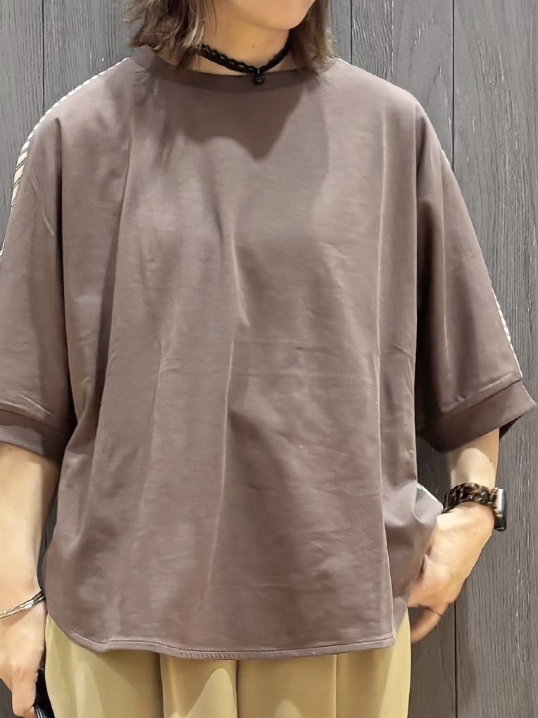 meiさんの「SHOO･LA･RUE｜【ひんやり/洗濯機可/S‐LL】二の腕隠れる 前後切り替えドルマントップス」を使ったコーディネート