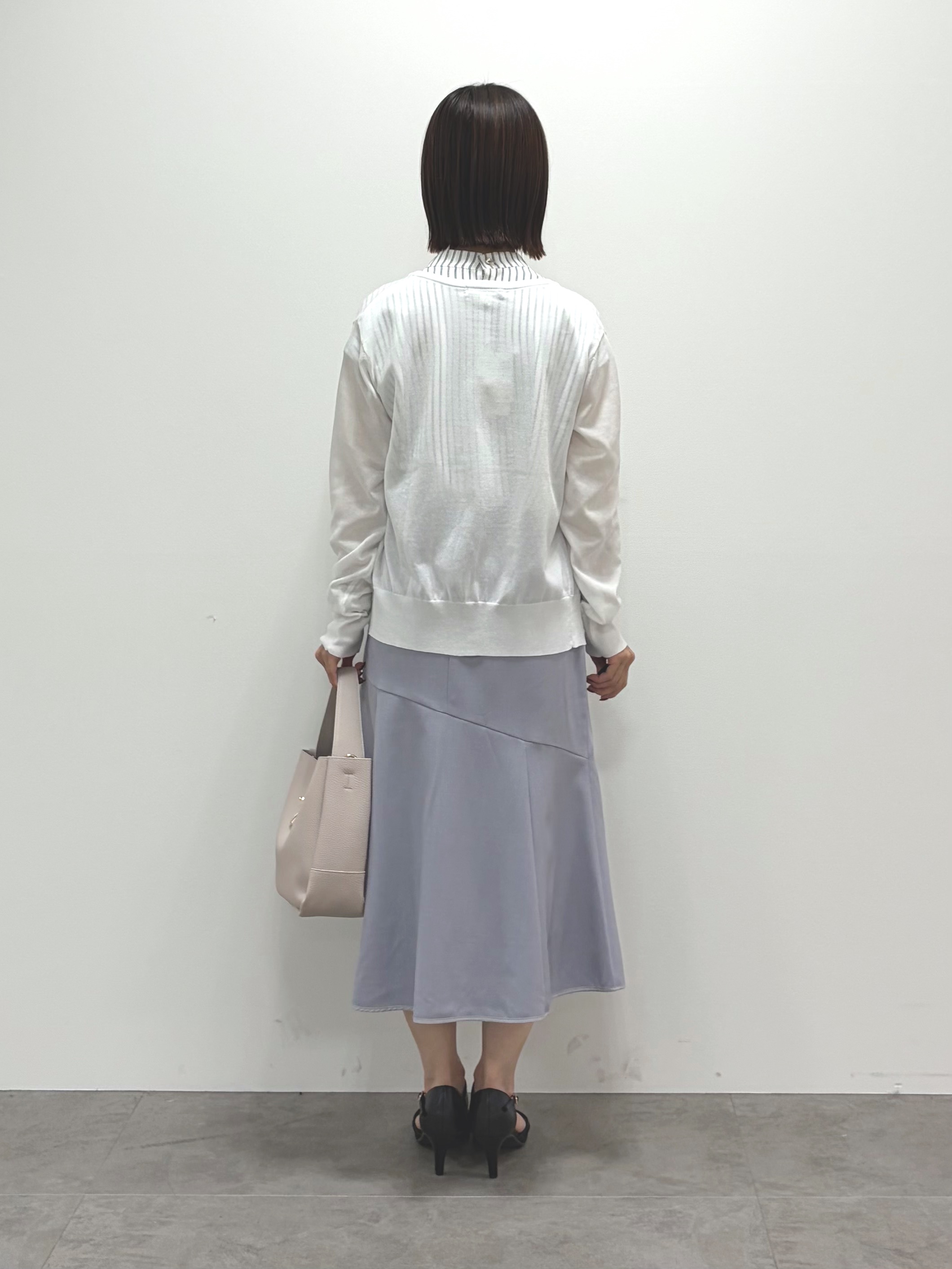 kozuさんの「index｜【接触冷感】ビジューボタンカーディガン《抗ピリング／洗濯機OK》」を使ったコーディネート
