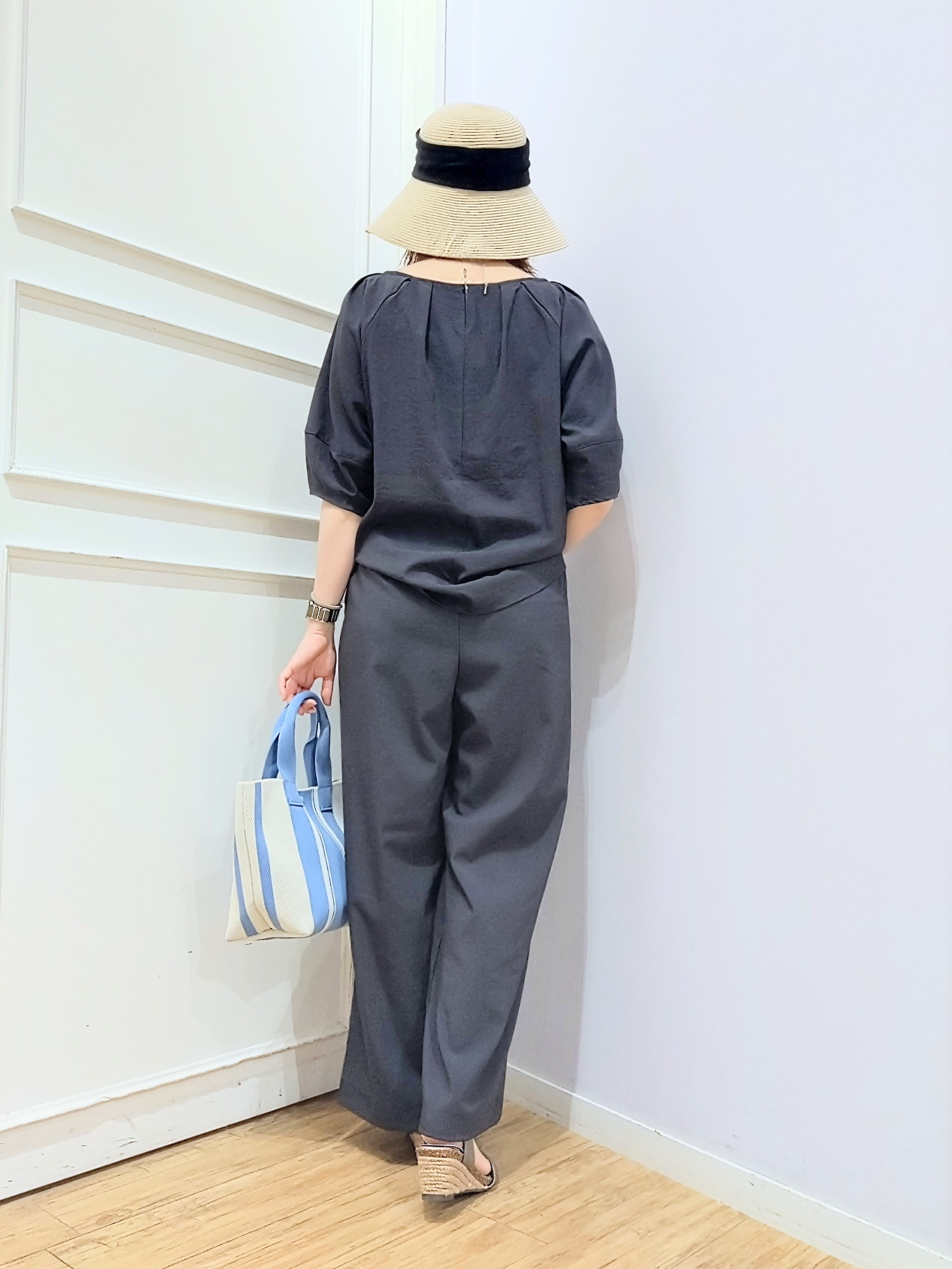 miomioさんの「SHOO･LA･RUE｜【S-LL/洗濯機可/セットアップ可】軽凛(かろりん) ひんやりタックブラウス」を使ったコーディネート