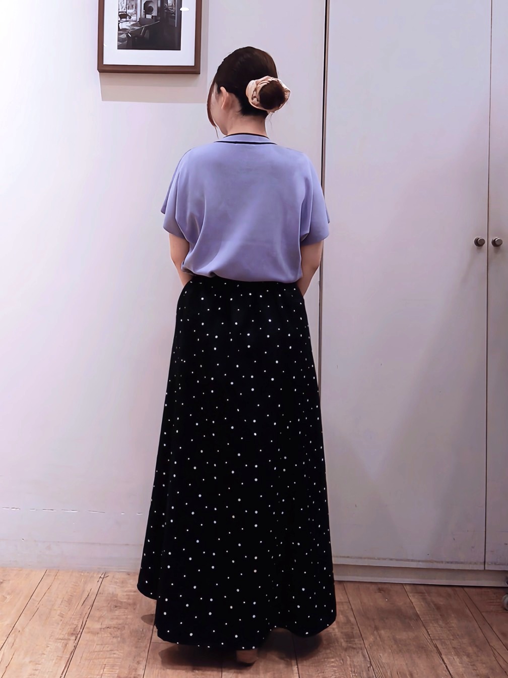 Riranさんの「SHOO･LA･RUE｜【毎日洗える/ひんやり/UV/S-LL】 毛玉になりにくい配色ボウタイ半袖ニット」を使ったコーディネート